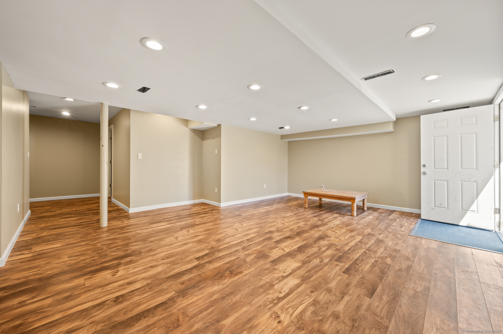 North Branford, Connecticut 06472, United States, 3 Bedrooms Bedrooms, ,3 BathroomsBathrooms,Residential,Pending,194977