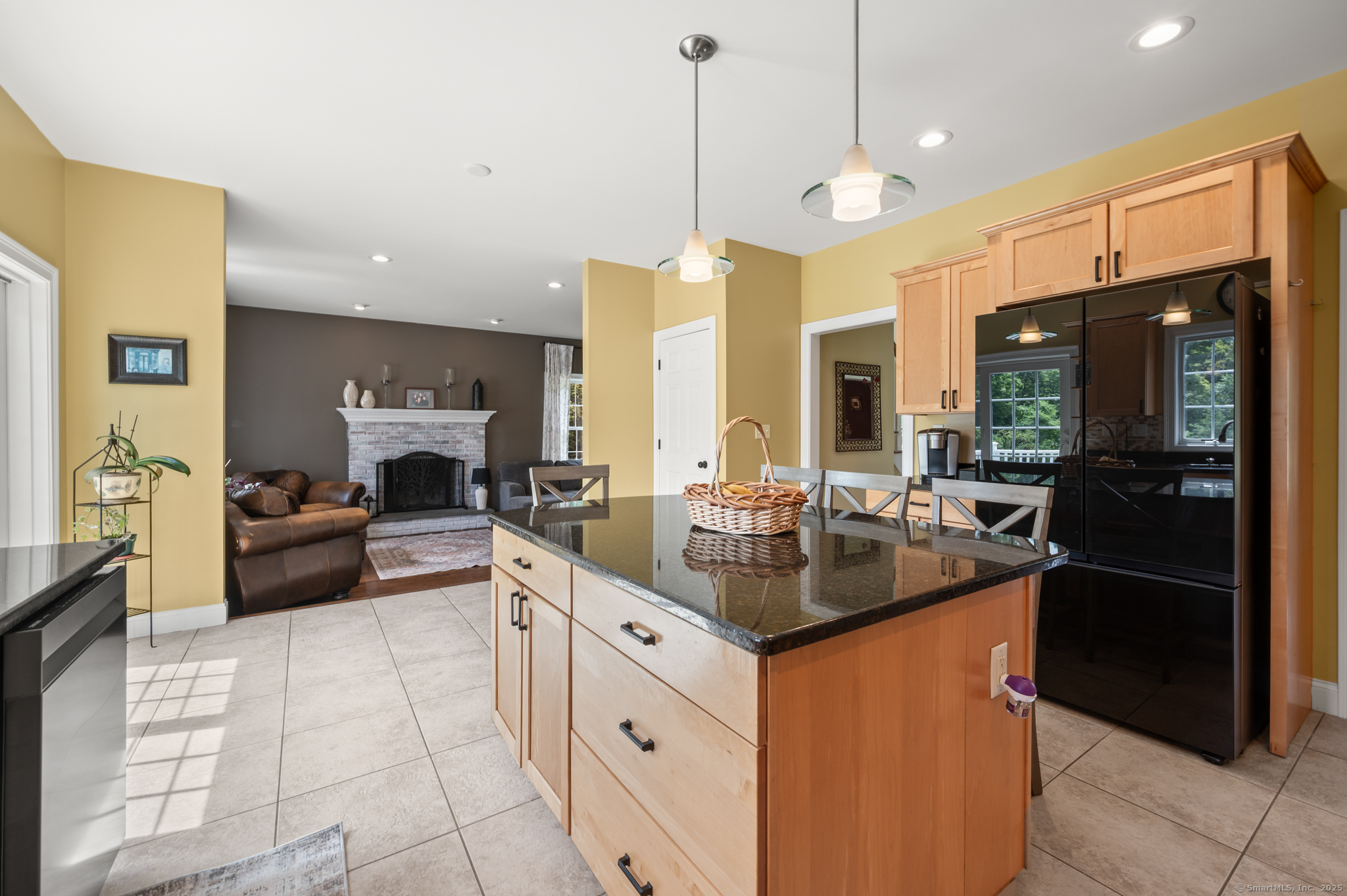 North Branford, Connecticut 06472, United States, 3 Bedrooms Bedrooms, ,3 BathroomsBathrooms,Residential,Pending,194977