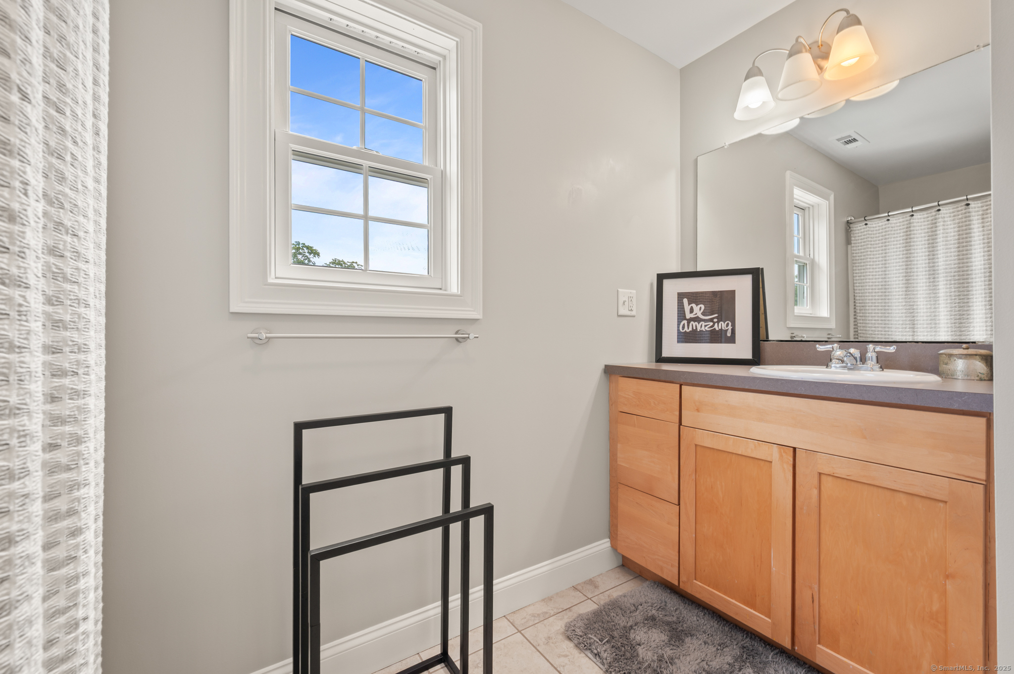 North Branford, Connecticut 06472, United States, 3 Bedrooms Bedrooms, ,3 BathroomsBathrooms,Residential,Pending,194977