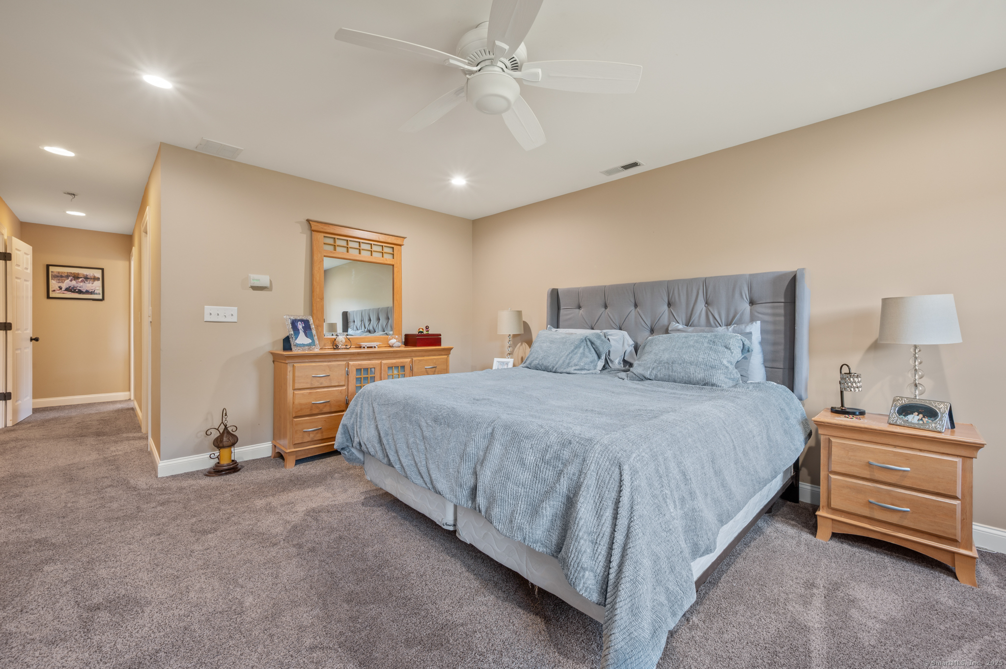 North Branford, Connecticut 06472, United States, 3 Bedrooms Bedrooms, ,3 BathroomsBathrooms,Residential,Pending,194977