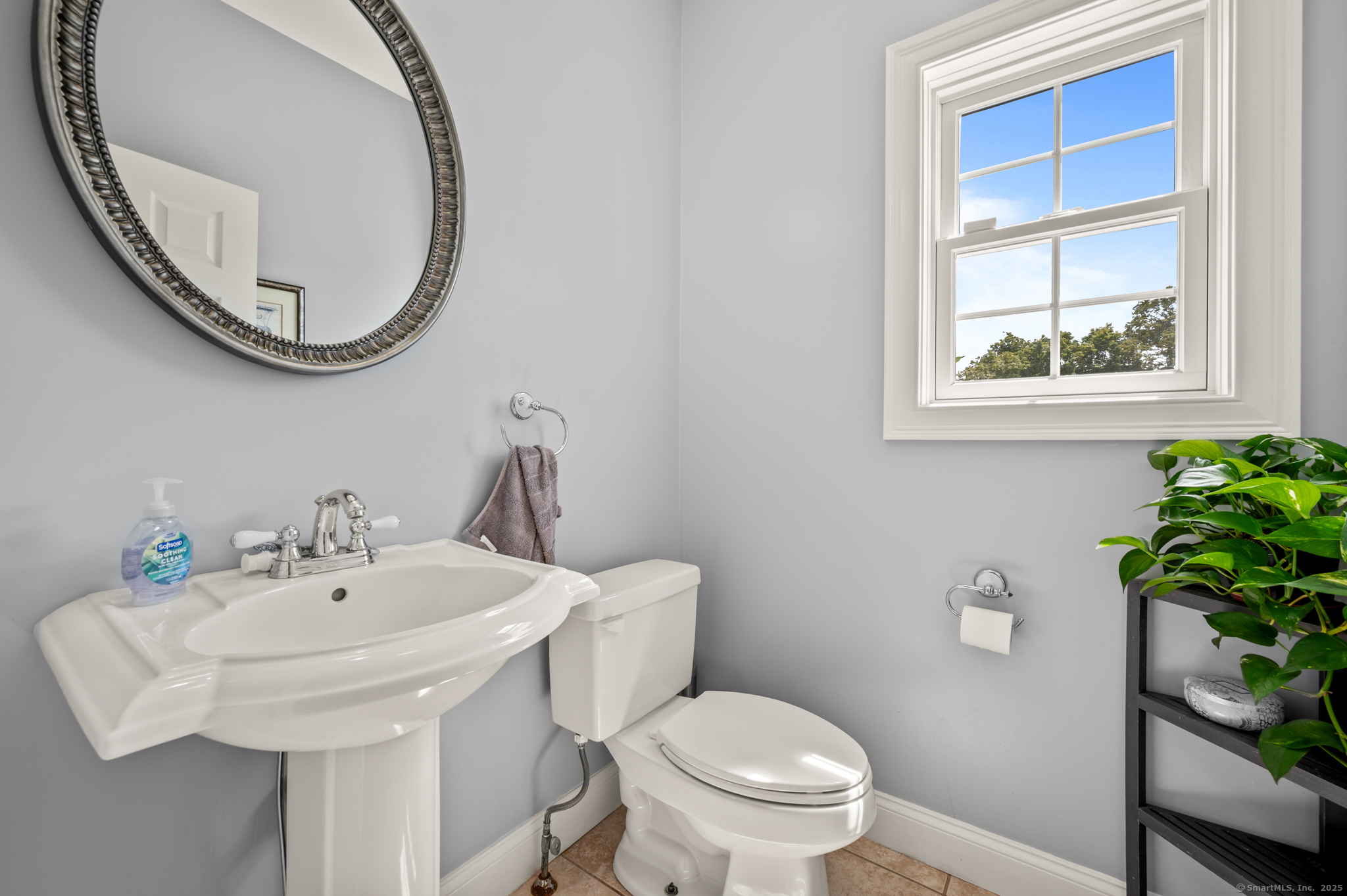 North Branford, Connecticut 06472, United States, 3 Bedrooms Bedrooms, ,3 BathroomsBathrooms,Residential,Pending,194977