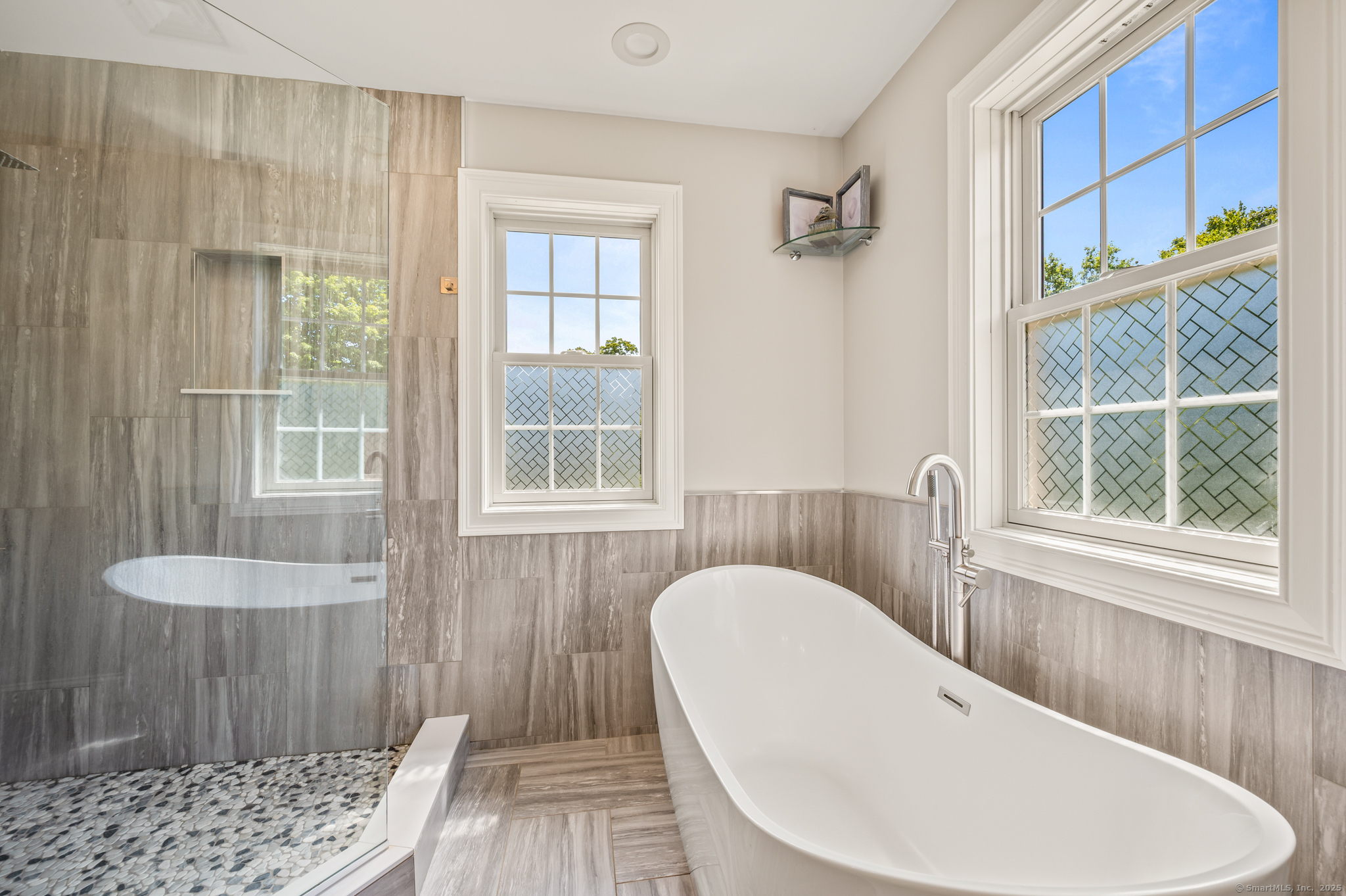 North Branford, Connecticut 06472, United States, 3 Bedrooms Bedrooms, ,3 BathroomsBathrooms,Residential,Pending,194977