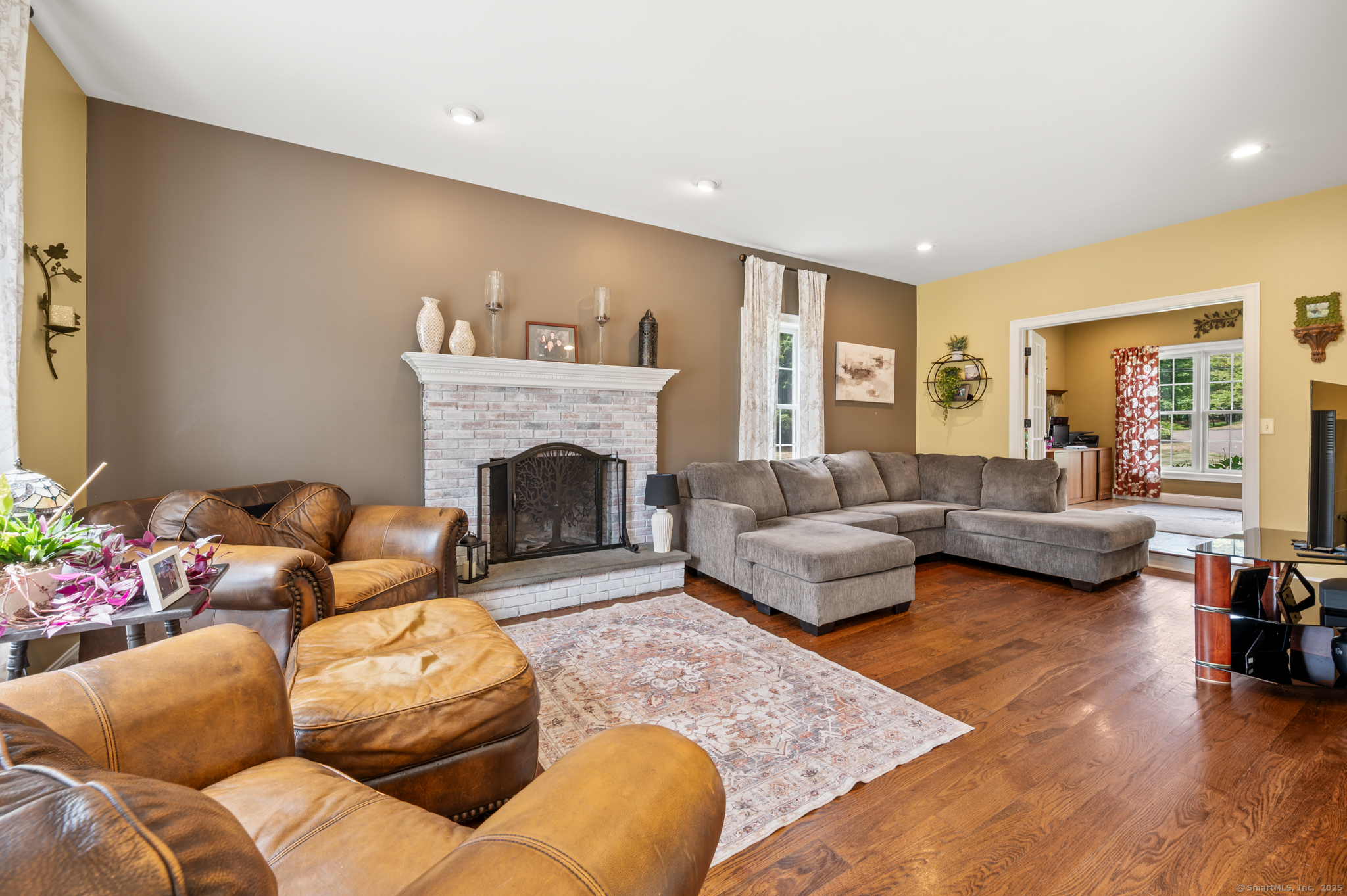 North Branford, Connecticut 06472, United States, 3 Bedrooms Bedrooms, ,3 BathroomsBathrooms,Residential,Pending,194977