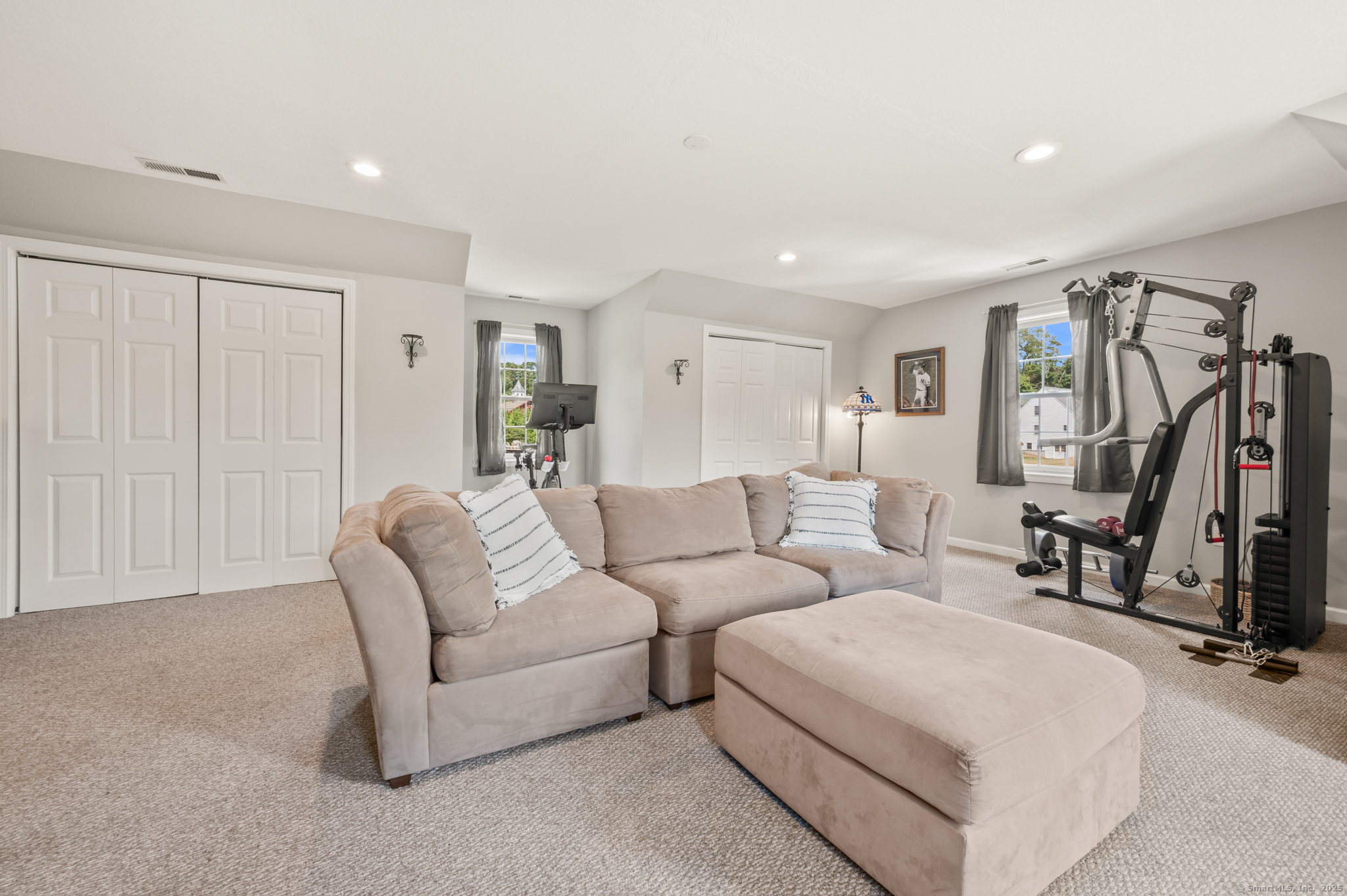 North Branford, Connecticut 06472, United States, 3 Bedrooms Bedrooms, ,3 BathroomsBathrooms,Residential,Pending,194977