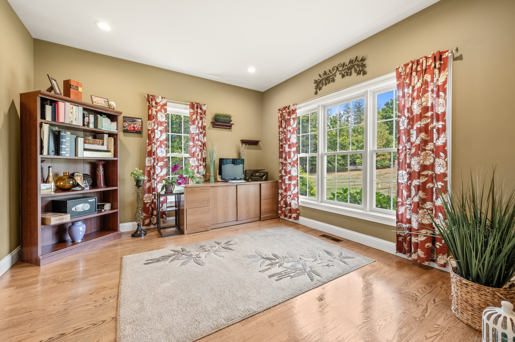 North Branford, Connecticut 06472, United States, 3 Bedrooms Bedrooms, ,3 BathroomsBathrooms,Residential,Pending,194977