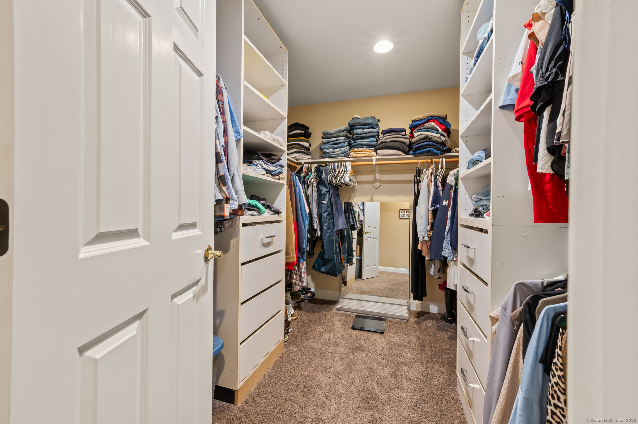 North Branford, Connecticut 06472, United States, 3 Bedrooms Bedrooms, ,3 BathroomsBathrooms,Residential,Pending,194977