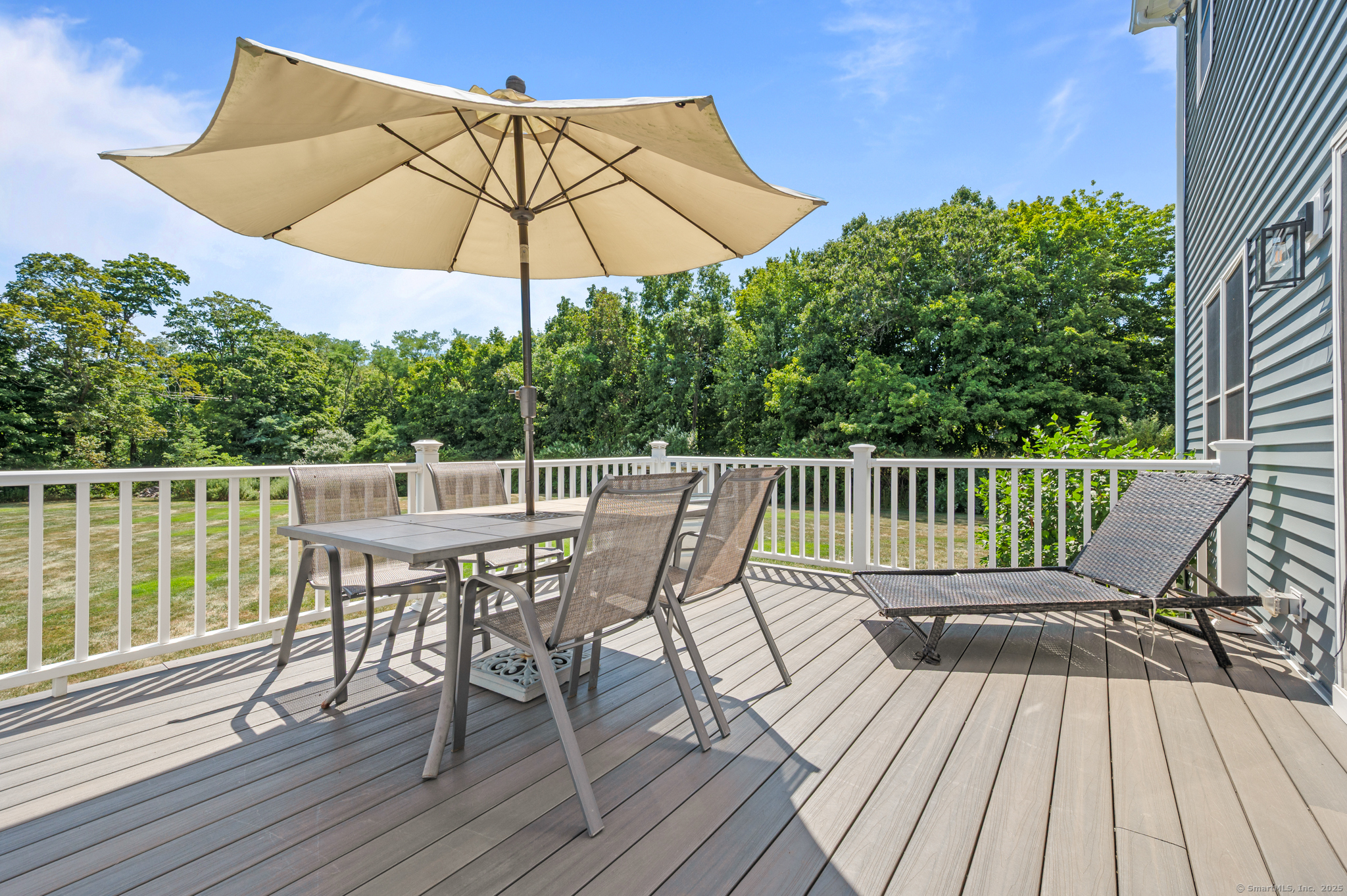 North Branford, Connecticut 06472, United States, 3 Bedrooms Bedrooms, ,3 BathroomsBathrooms,Residential,Pending,194977