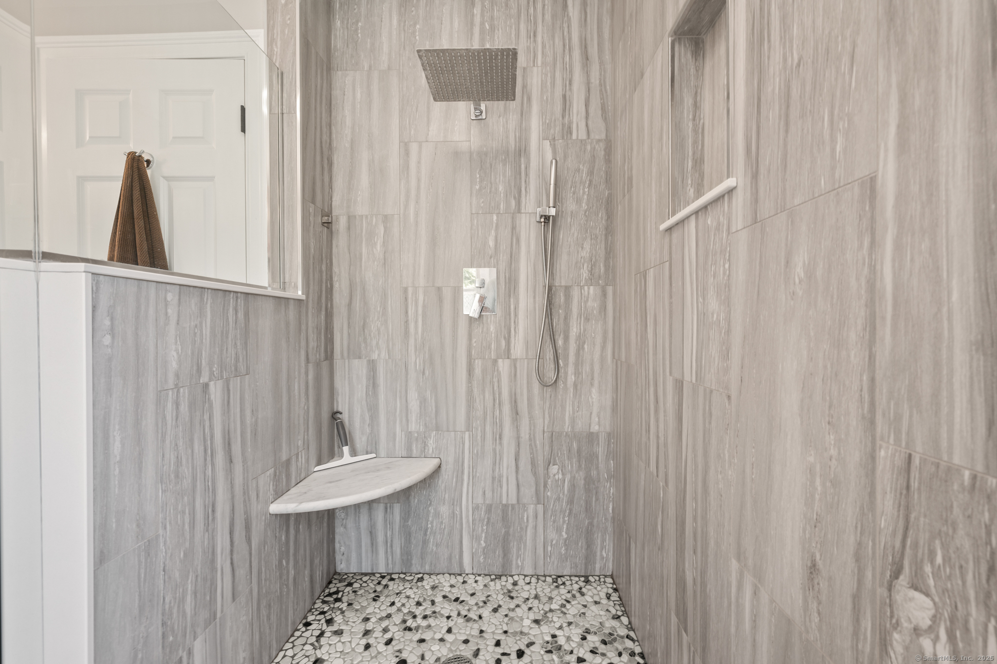 North Branford, Connecticut 06472, United States, 3 Bedrooms Bedrooms, ,3 BathroomsBathrooms,Residential,Pending,194977