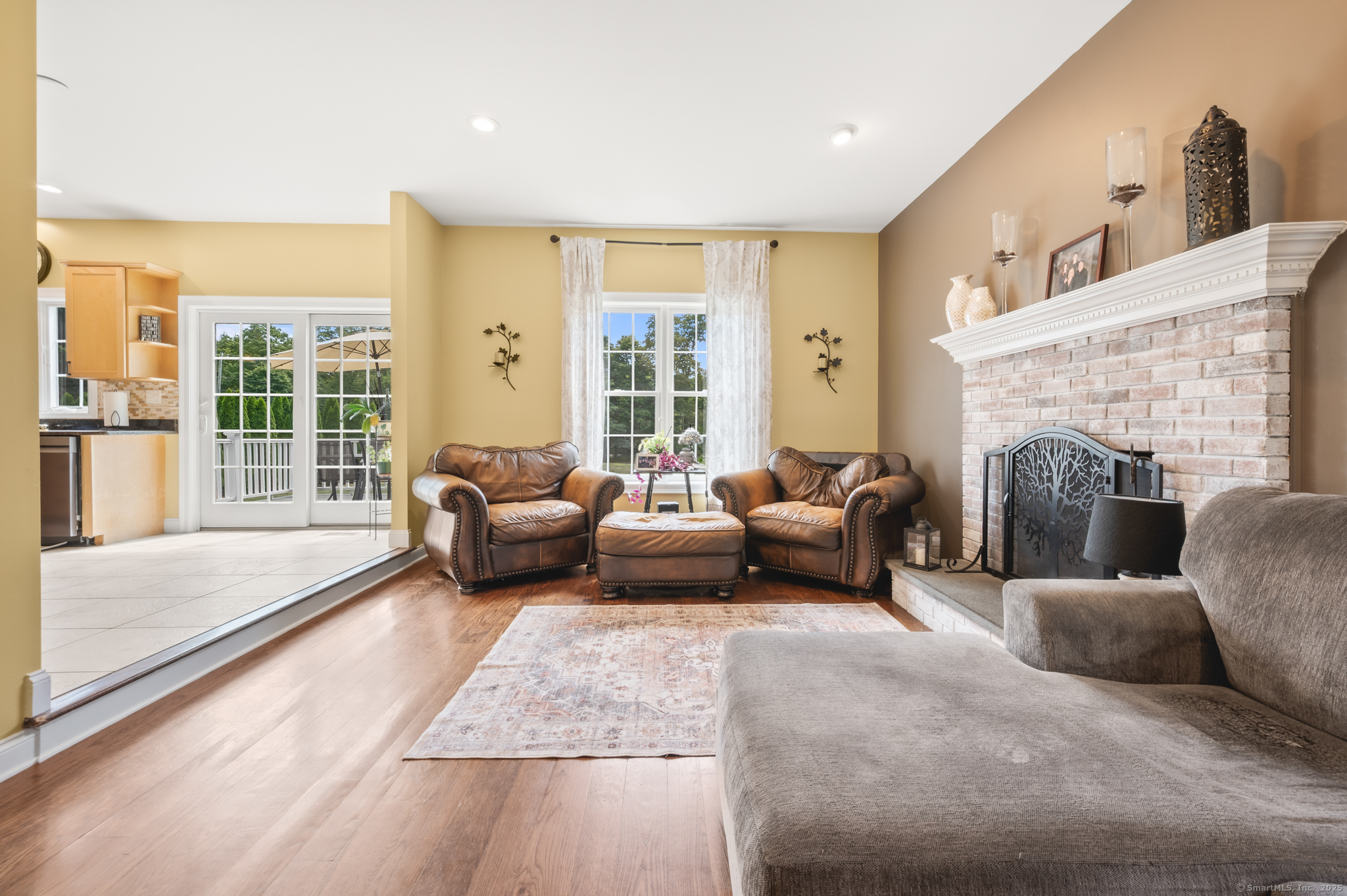 North Branford, Connecticut 06472, United States, 3 Bedrooms Bedrooms, ,3 BathroomsBathrooms,Residential,Pending,194977