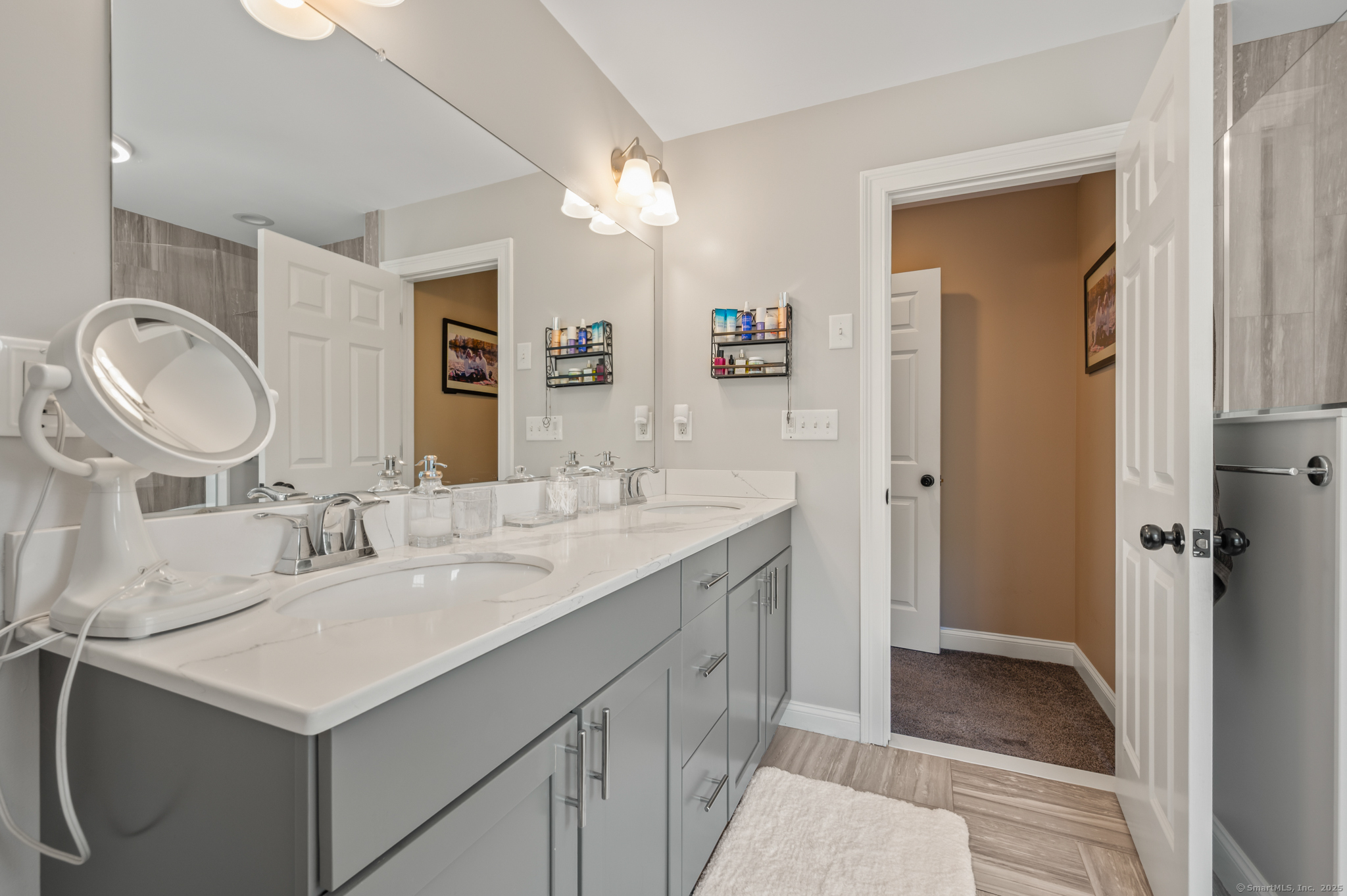 North Branford, Connecticut 06472, United States, 3 Bedrooms Bedrooms, ,3 BathroomsBathrooms,Residential,Pending,194977