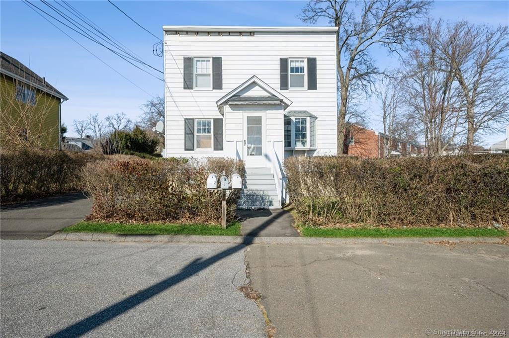 Rental Property at 104 Palmer Avenue, Stamford, Connecticut - Bedrooms: 2 
Bathrooms: 1 
Rooms: 4  - $2,500 MO.