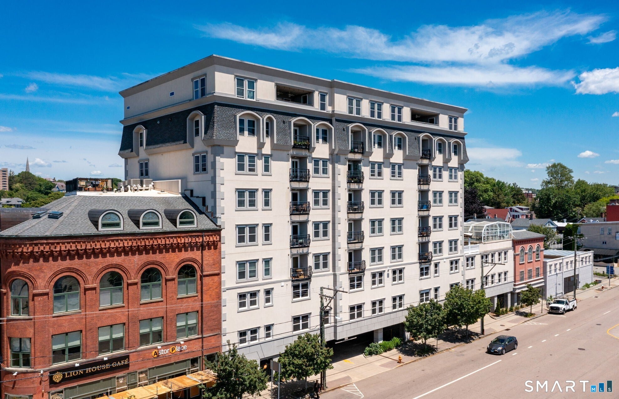 461 Bank Street 702
