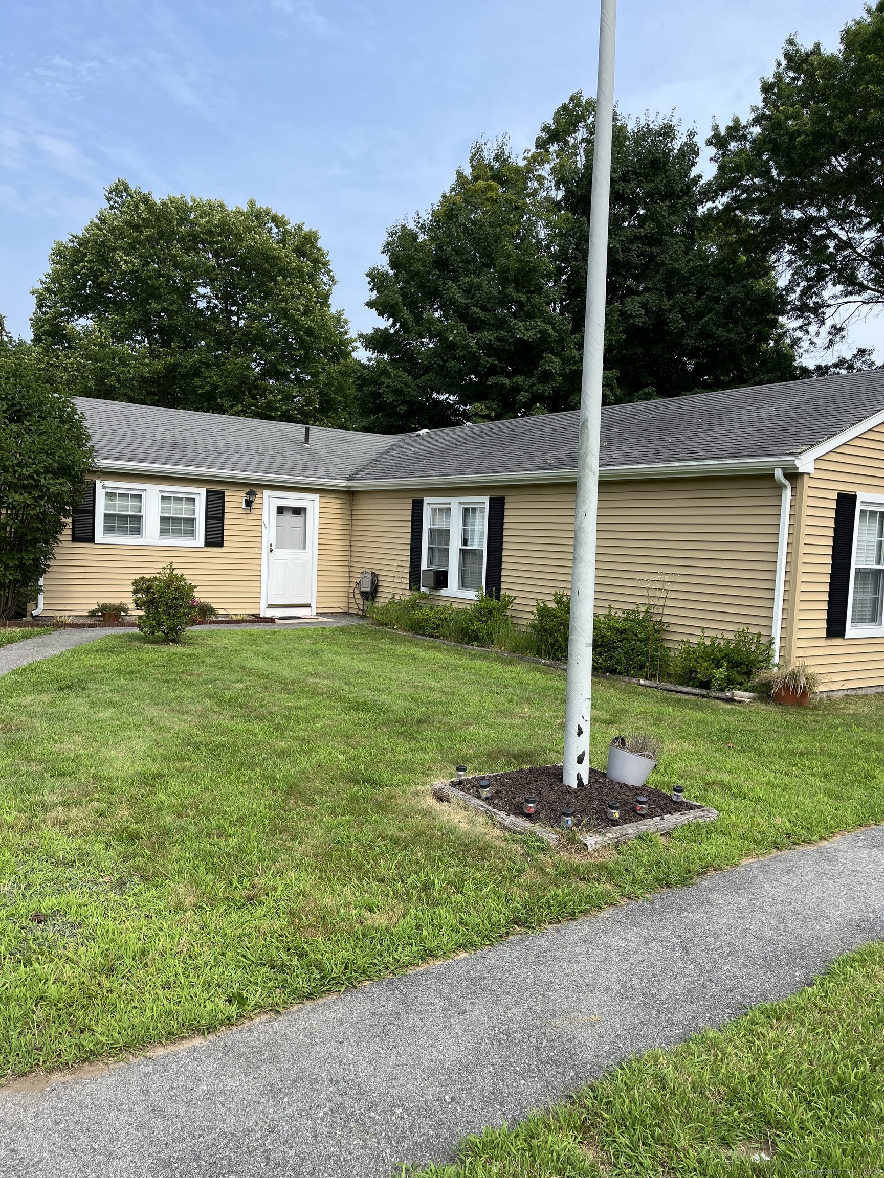 Photo 1 of 172 Ring Drive 172, Groton, Connecticut, $2,300, Web #: 24035371