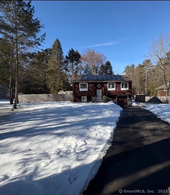 Bushy Hill Road, Simsbury, Connecticut - 3 Bedrooms  
2 Bathrooms  
6 Rooms - 