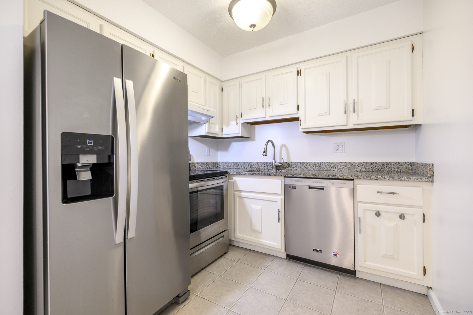 Rental Property at 150 Main Street 4A, Norwalk, Connecticut - Bedrooms: 1 
Bathrooms: 1 
Rooms: 3  - $2,100 MO.