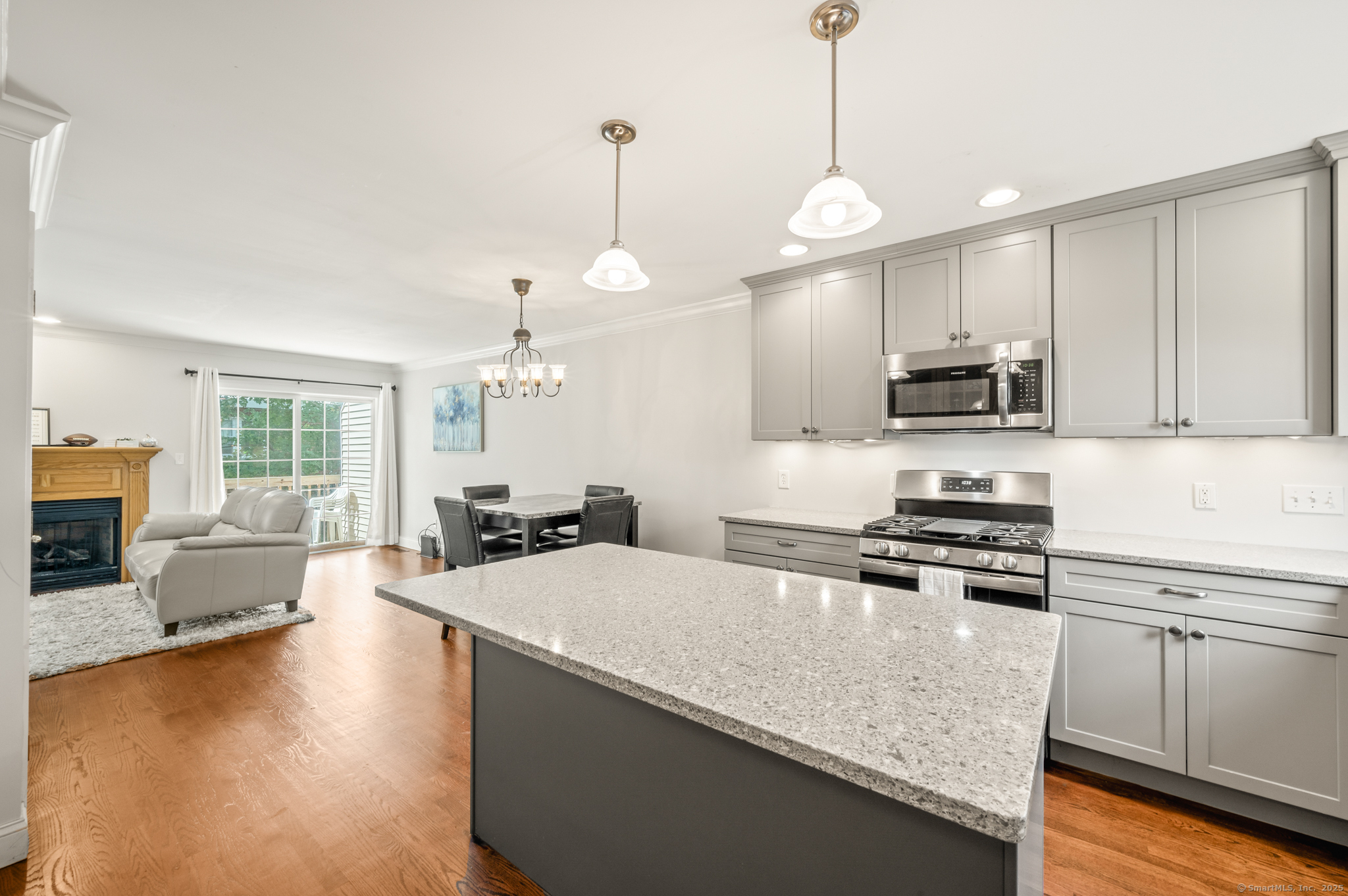 New Haven, Connecticut 06515, United States, 2 Bedrooms Bedrooms, ,2 BathroomsBathrooms,Residential,Coming Soon,173696