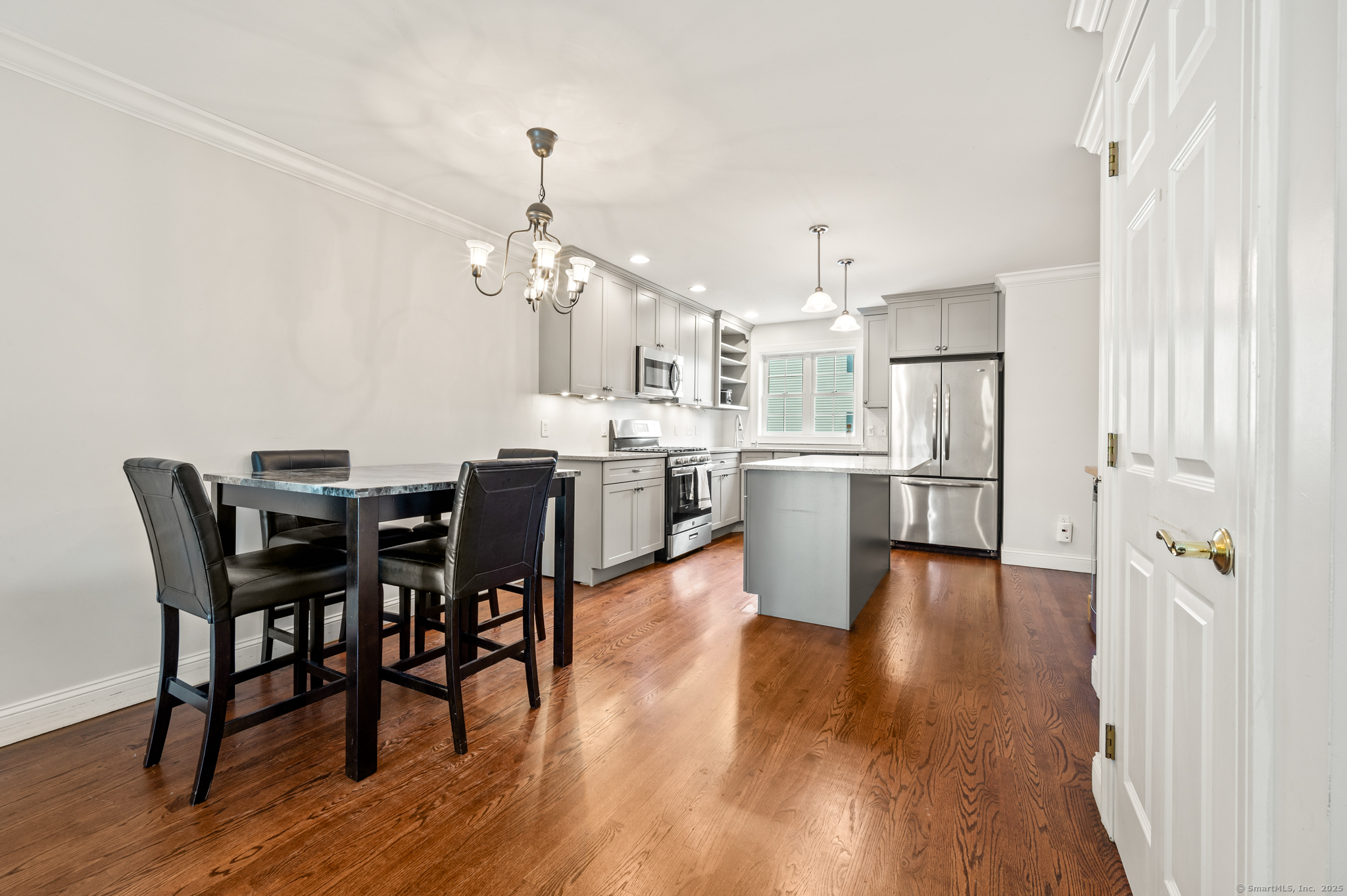 New Haven, Connecticut 06515, United States, 2 Bedrooms Bedrooms, ,2 BathroomsBathrooms,Residential,Coming Soon,173696