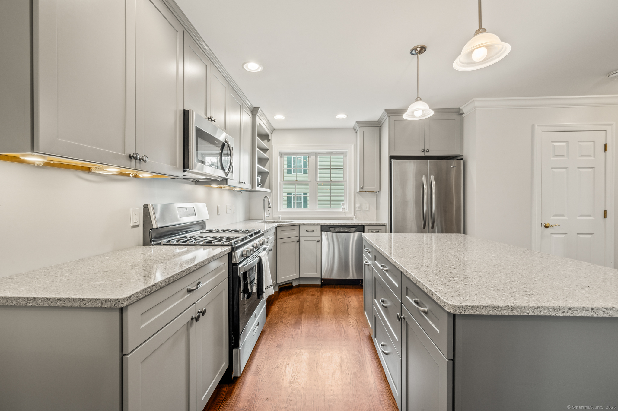 New Haven, Connecticut 06515, United States, 2 Bedrooms Bedrooms, ,2 BathroomsBathrooms,Residential,Coming Soon,173696