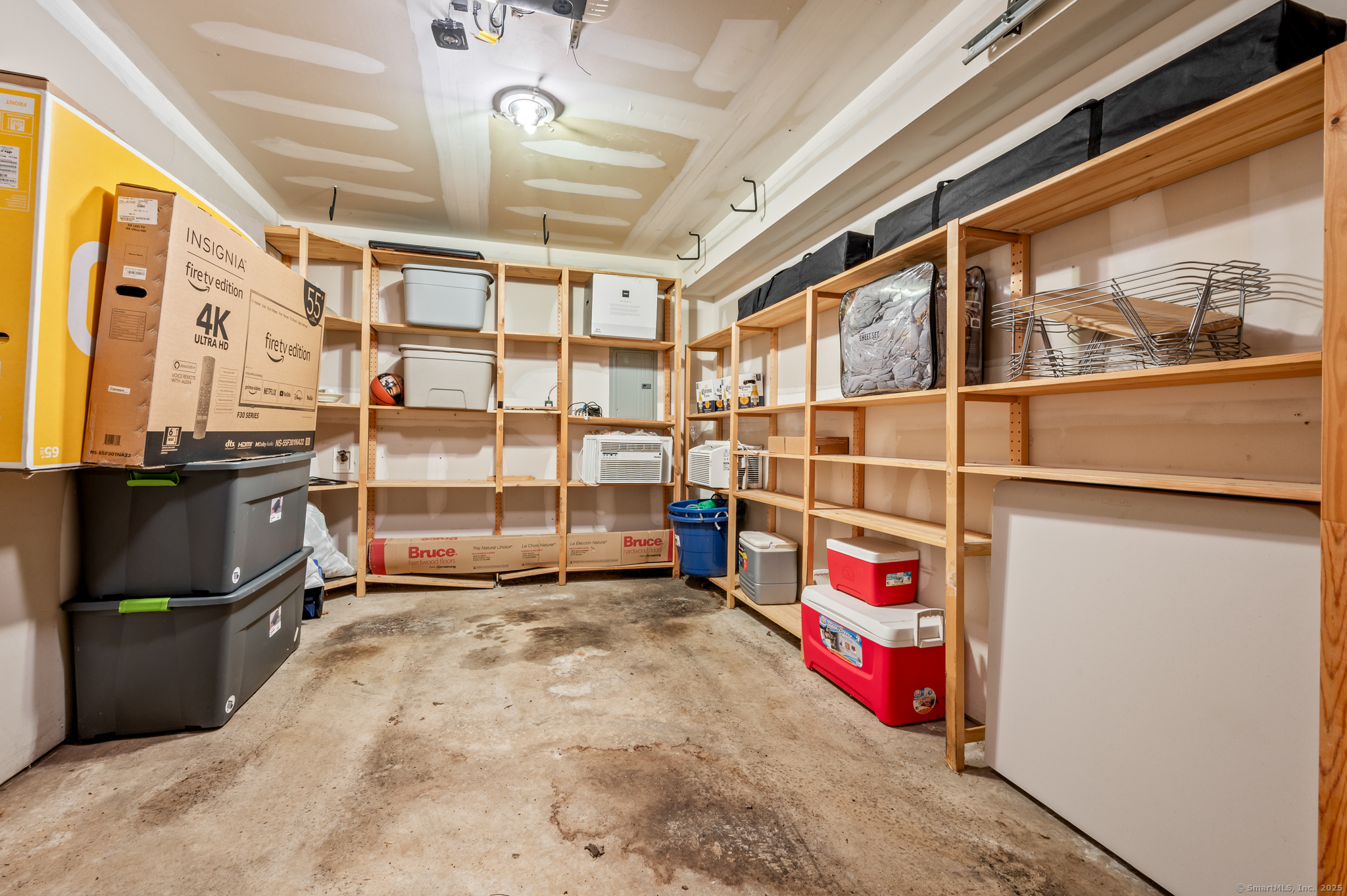 New Haven, Connecticut 06515, United States, 2 Bedrooms Bedrooms, ,2 BathroomsBathrooms,Residential,Coming Soon,173696