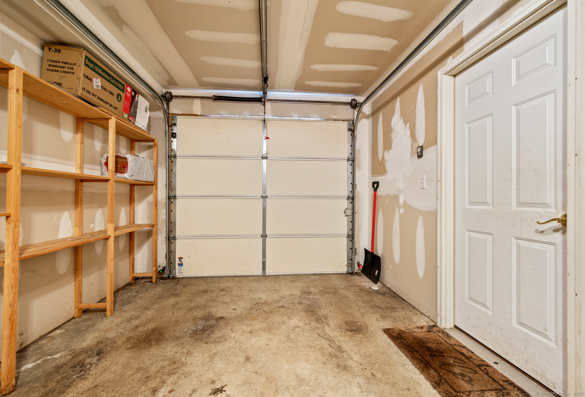 New Haven, Connecticut 06515, United States, 2 Bedrooms Bedrooms, ,2 BathroomsBathrooms,Residential,Coming Soon,173696