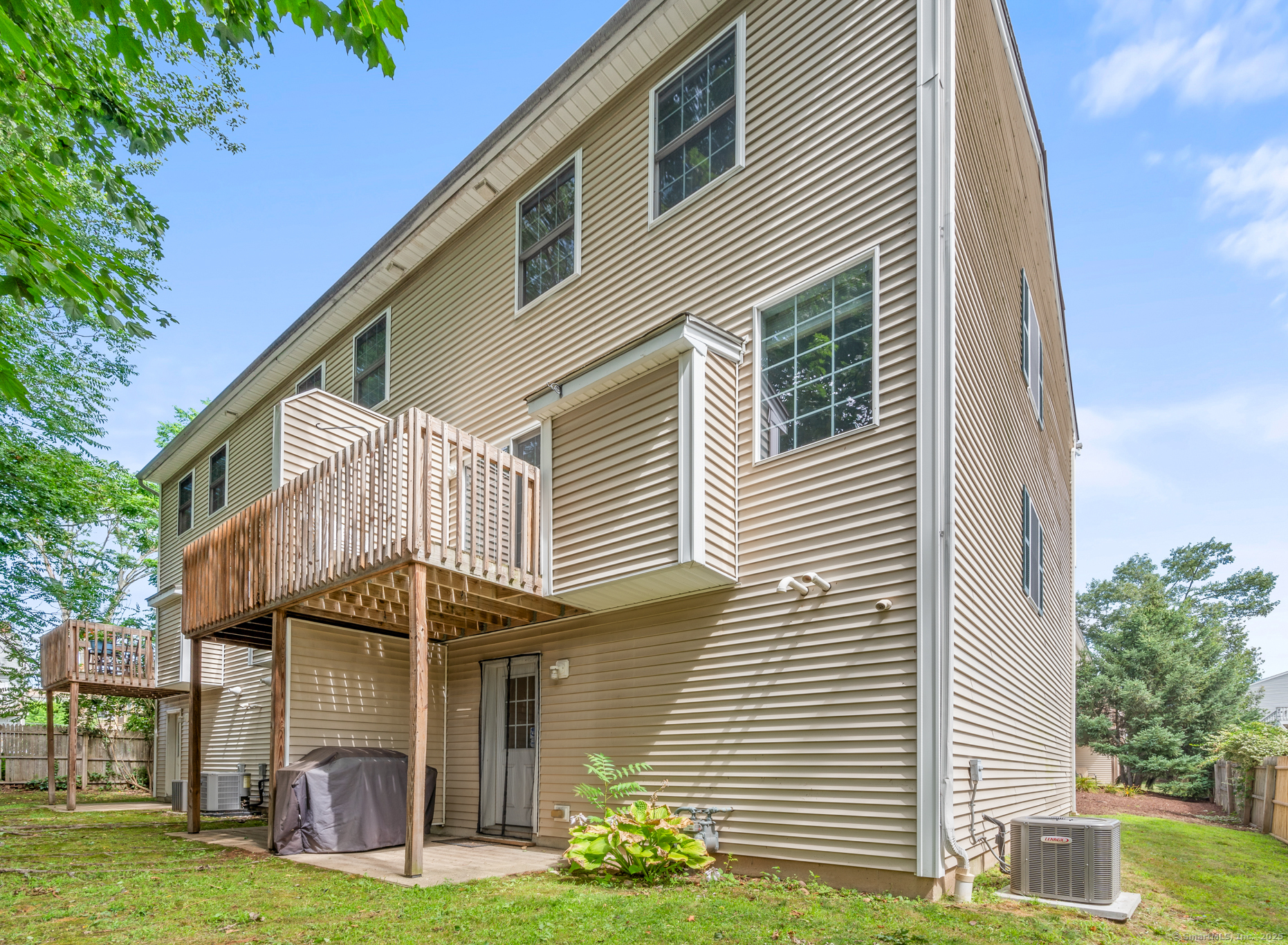 New Haven, Connecticut 06515, United States, 2 Bedrooms Bedrooms, ,2 BathroomsBathrooms,Residential,Coming Soon,173696