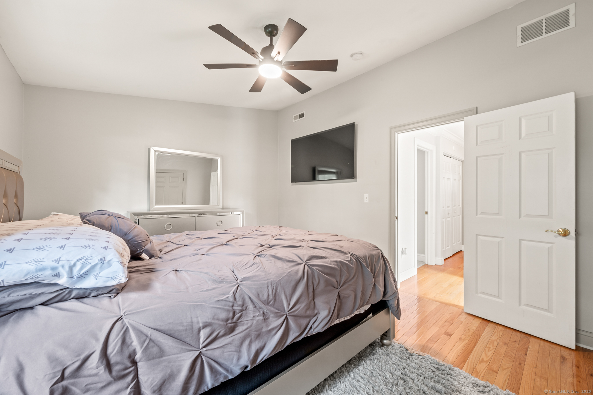 New Haven, Connecticut 06515, United States, 2 Bedrooms Bedrooms, ,2 BathroomsBathrooms,Residential,Coming Soon,173696