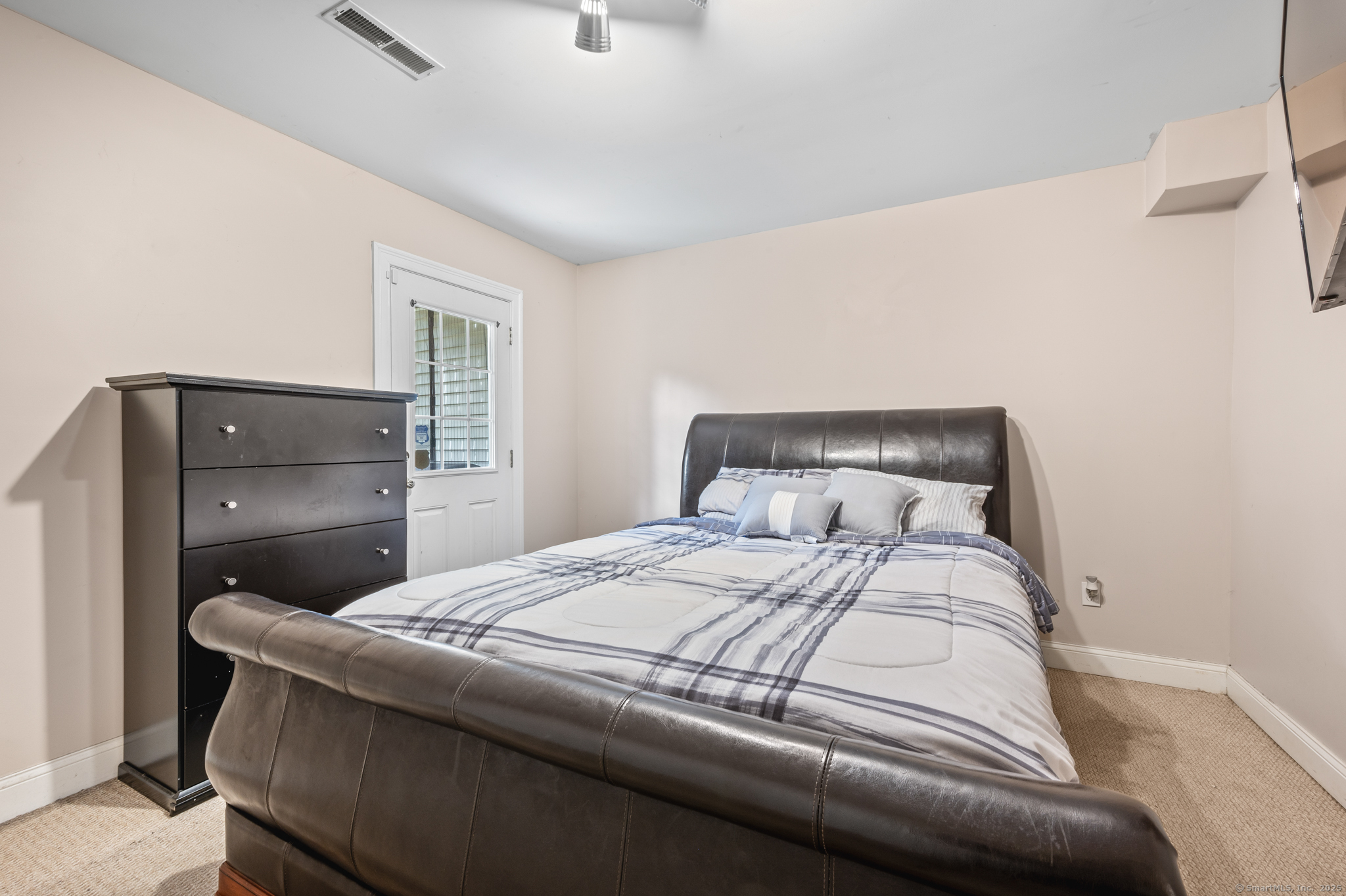 New Haven, Connecticut 06515, United States, 2 Bedrooms Bedrooms, ,2 BathroomsBathrooms,Residential,Coming Soon,173696