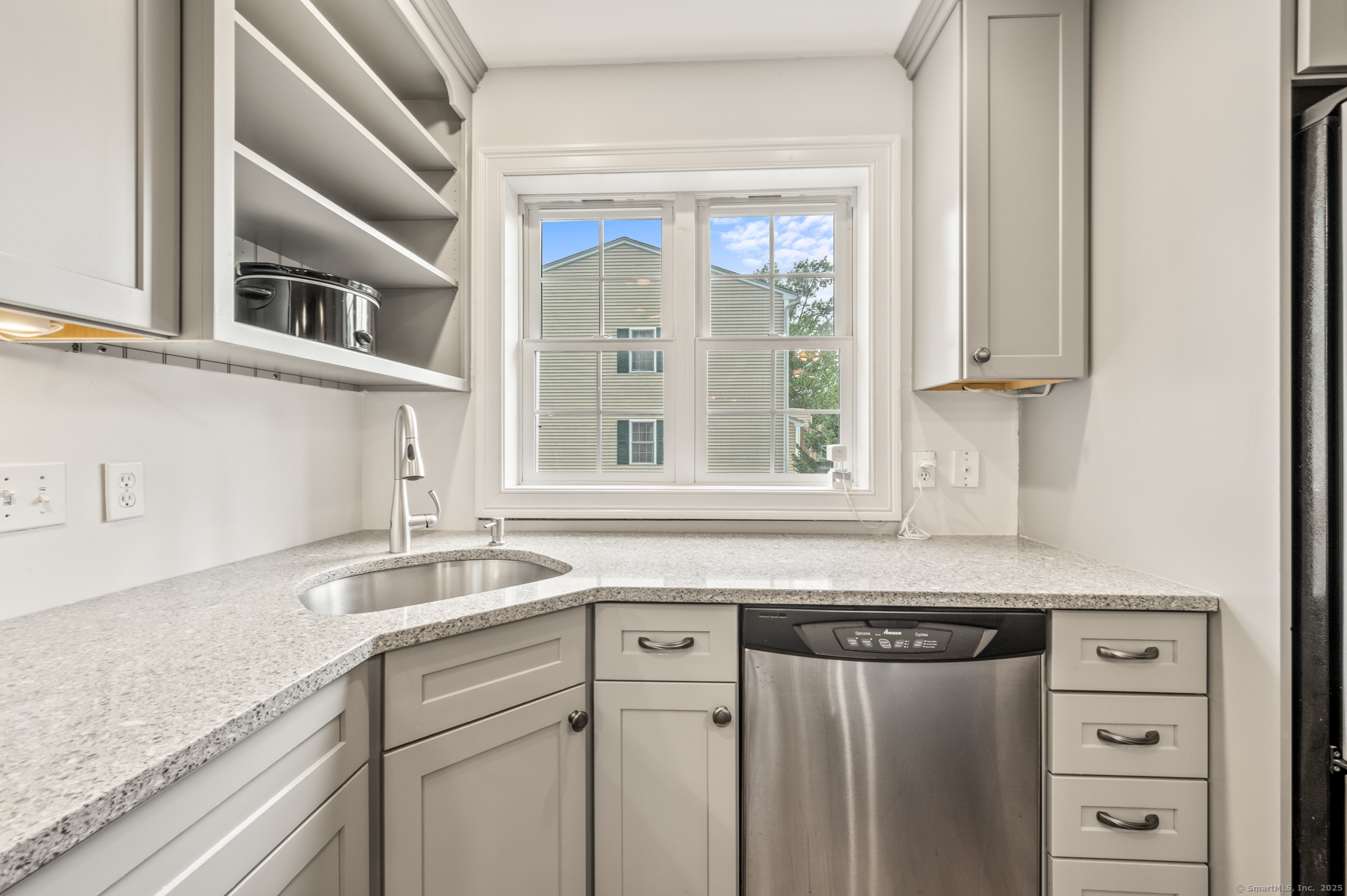 New Haven, Connecticut 06515, United States, 2 Bedrooms Bedrooms, ,2 BathroomsBathrooms,Residential,Coming Soon,173696