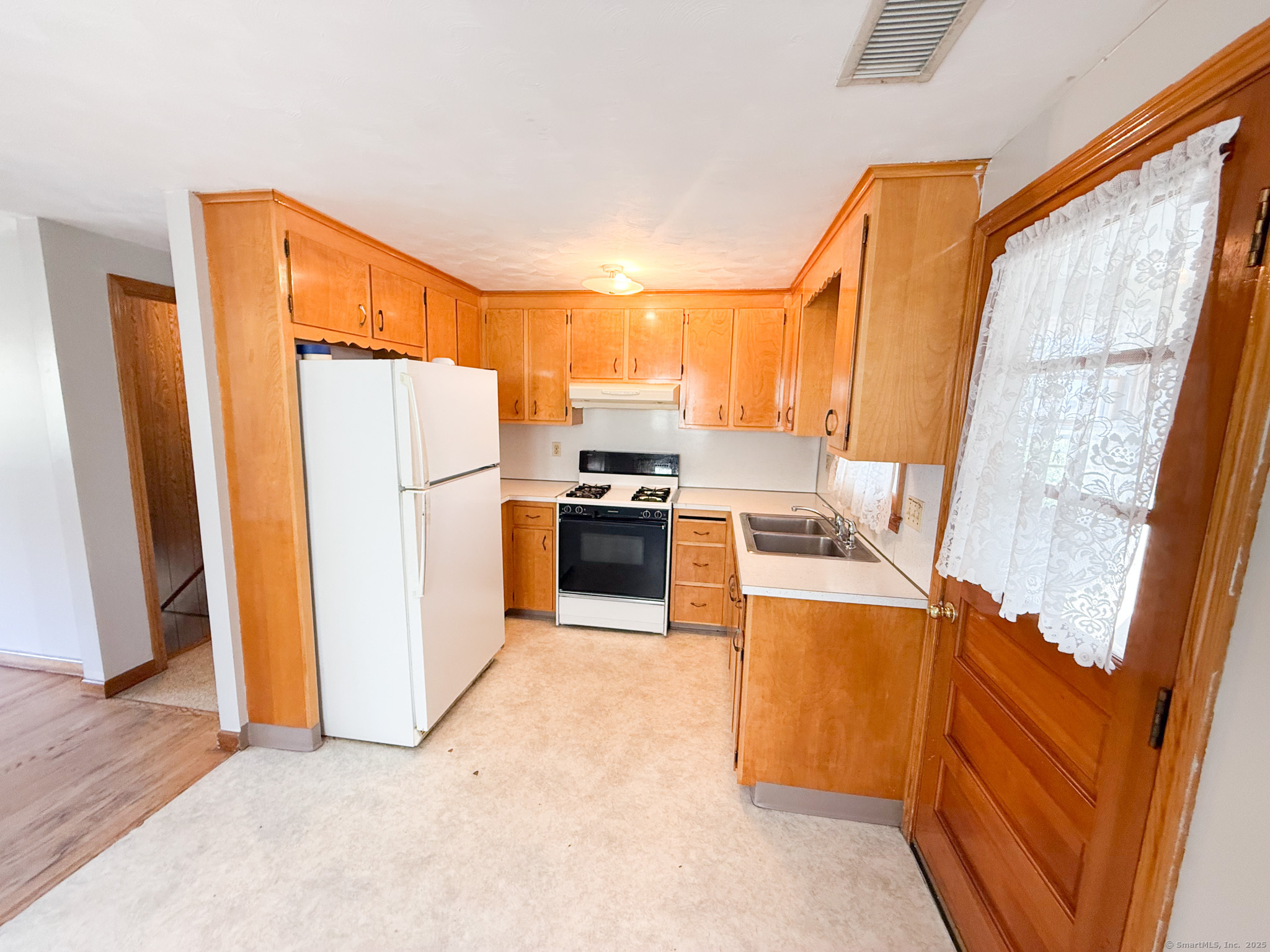 New Britain, Connecticut 06053, United States, 6 Bedrooms Bedrooms, ,3 BathroomsBathrooms,Residential,Active,159829