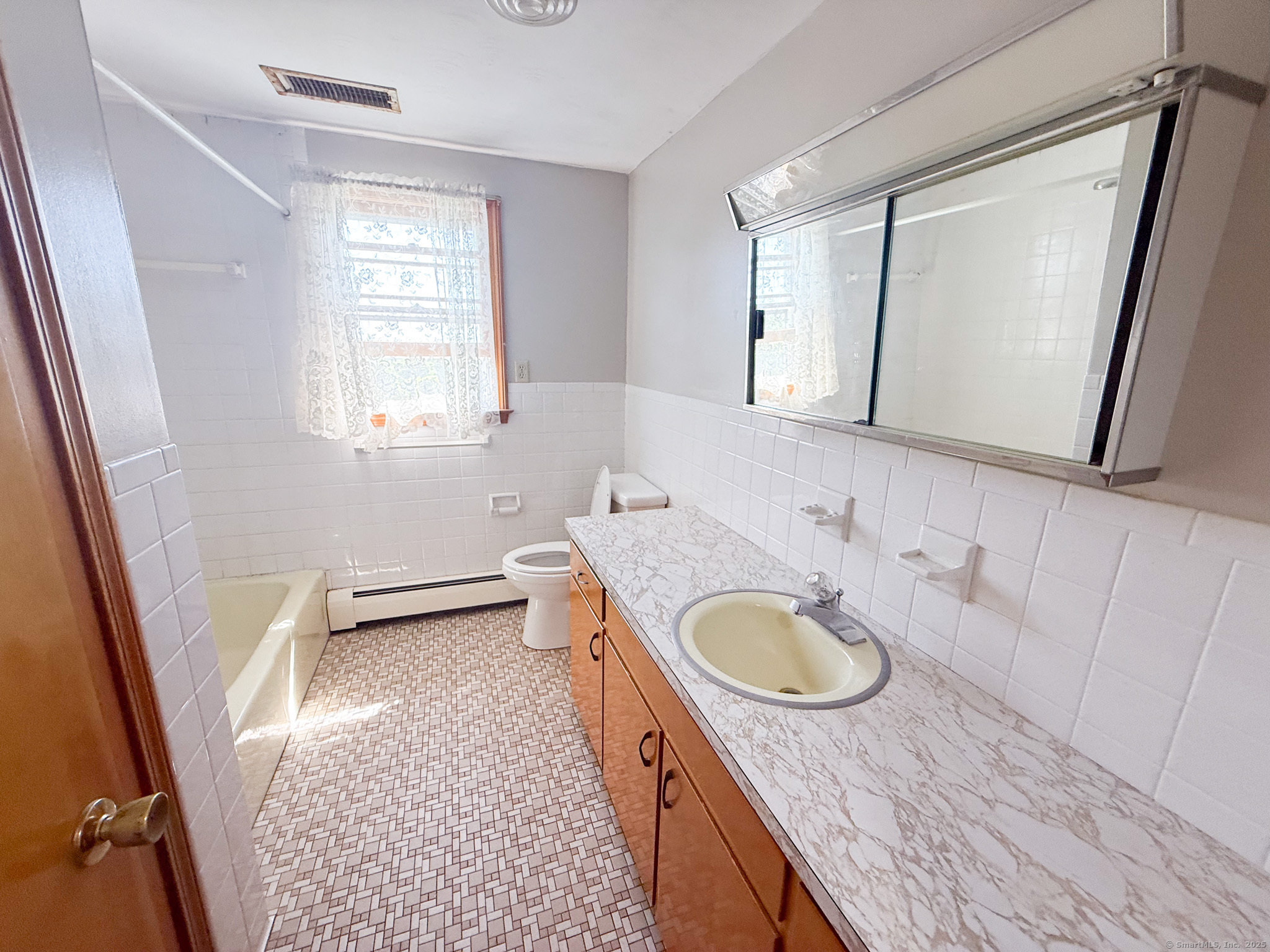 New Britain, Connecticut 06053, United States, 6 Bedrooms Bedrooms, ,3 BathroomsBathrooms,Residential,Active,159829