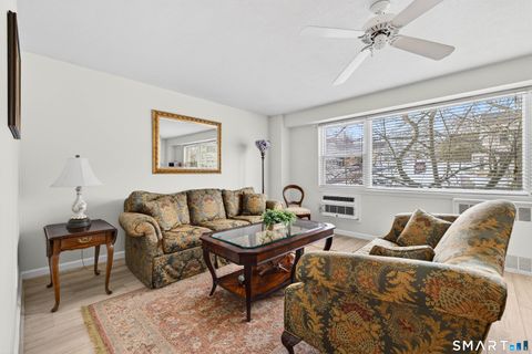 Tiny photo for 292 Pequot Avenue #E1, New London, CT 06320 (MLS # 24134120)