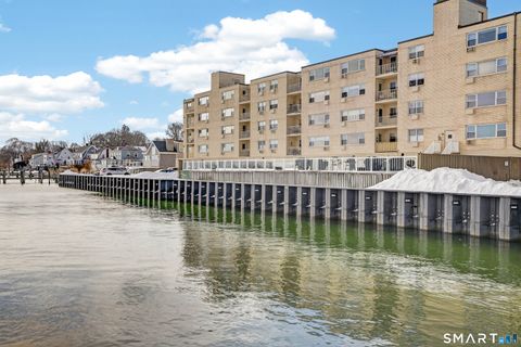 Tiny photo for 292 Pequot Avenue #E1, New London, CT 06320 (MLS # 24134120)