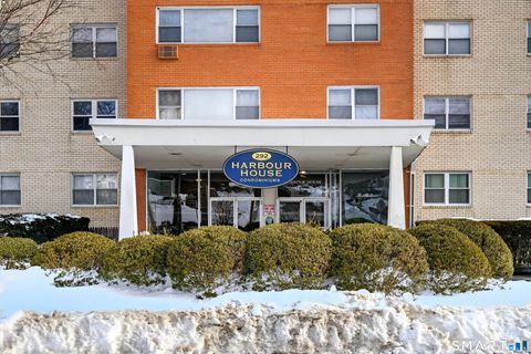 Tiny photo for 292 Pequot Avenue #E1, New London, CT 06320 (MLS # 24134120)