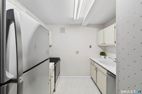 Tiny photo for 292 Pequot Avenue #E1, New London, CT 06320 (MLS # 24134120)