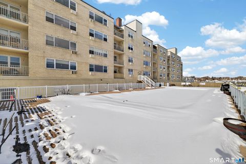 Tiny photo for 292 Pequot Avenue #E1, New London, CT 06320 (MLS # 24134120)