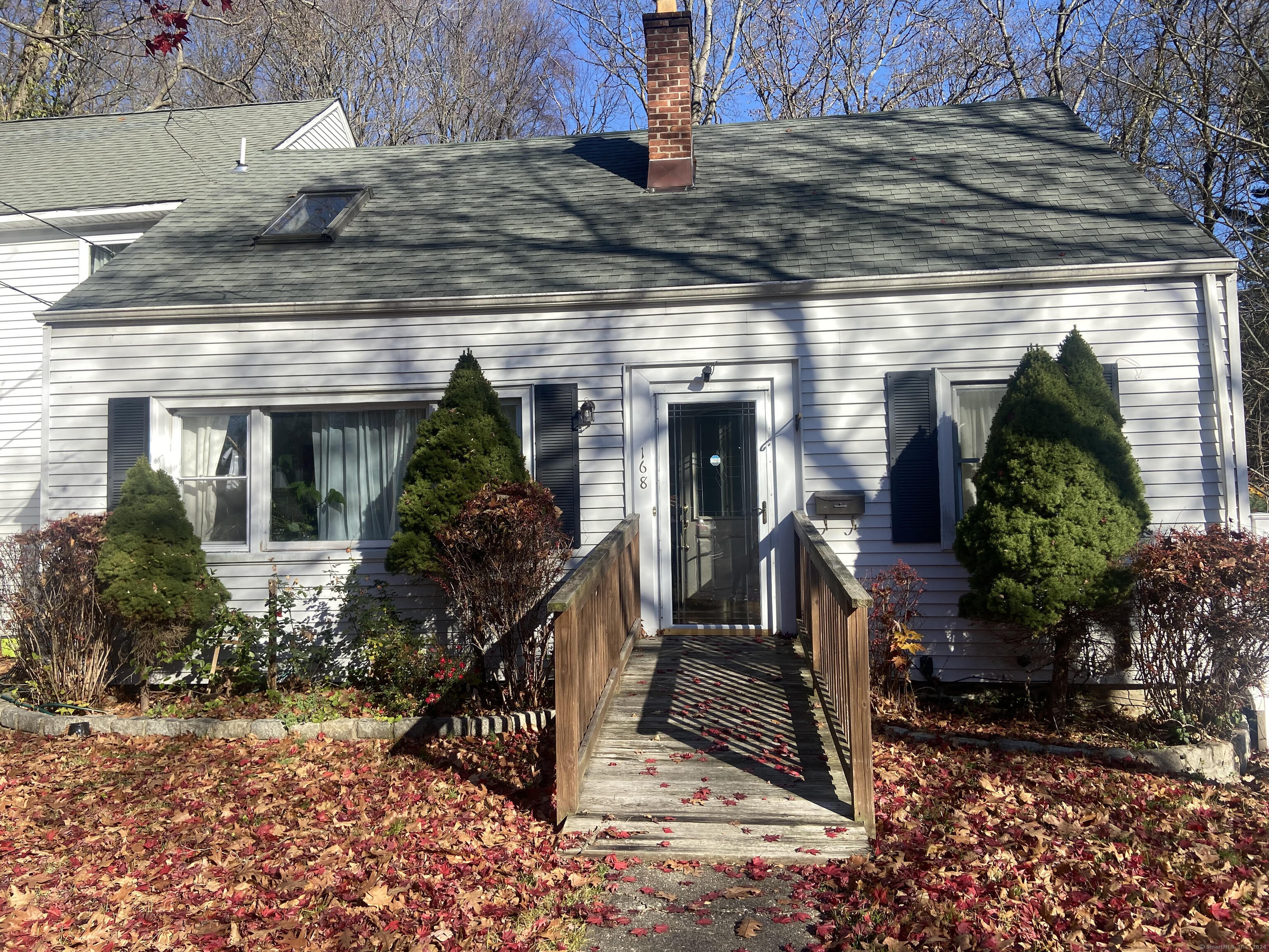 Rental Property at Wainwright Place, Stratford, Connecticut - Bedrooms: 5 
Bathrooms: 3 
Rooms: 7  - $3,000 MO.