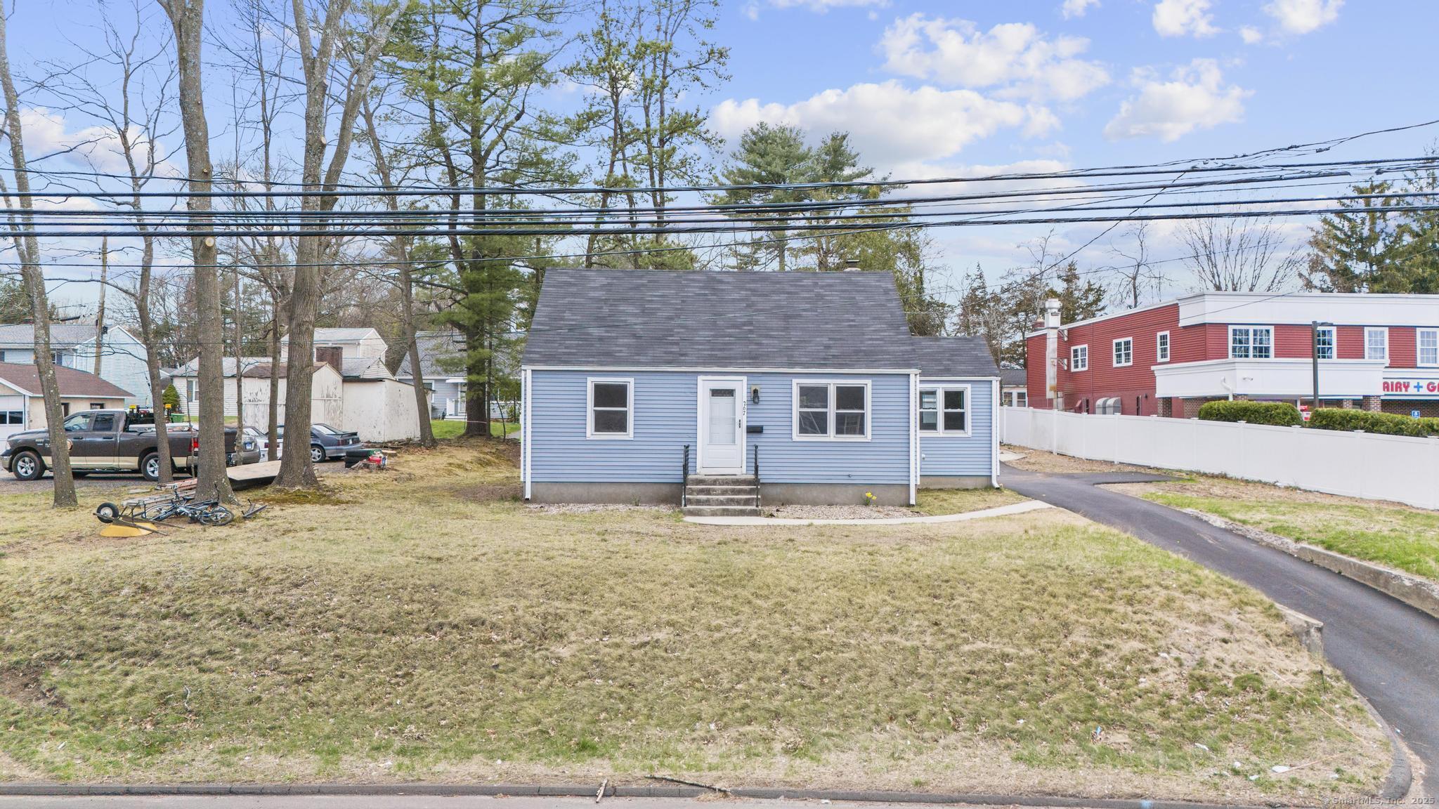 N Washington Street, Plainville, Connecticut - 4 Bedrooms  
1 Bathrooms  
7 Rooms - 