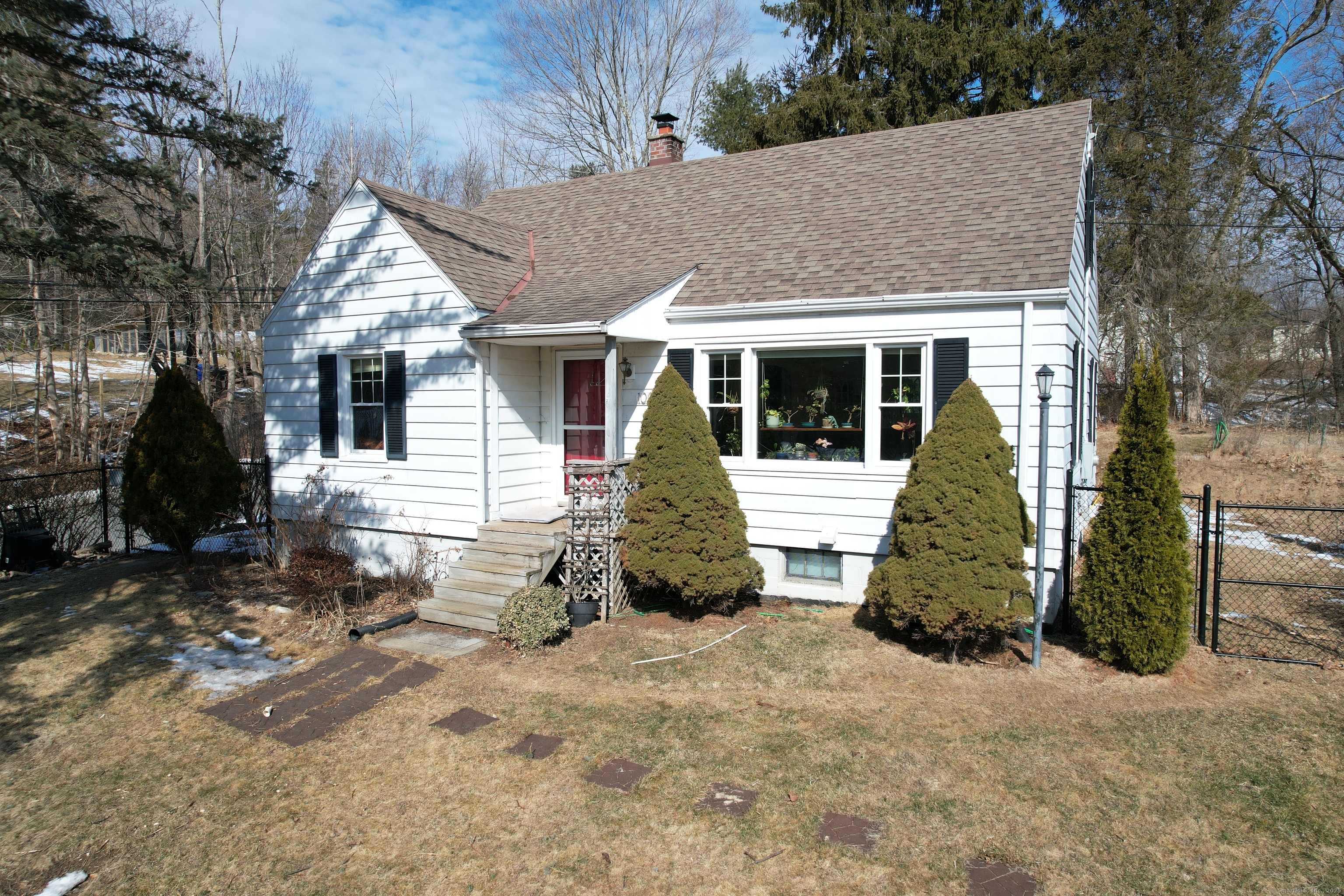 Highland Avenue, Torrington, Connecticut - 2 Bedrooms  
1 Bathrooms  
4 Rooms - 