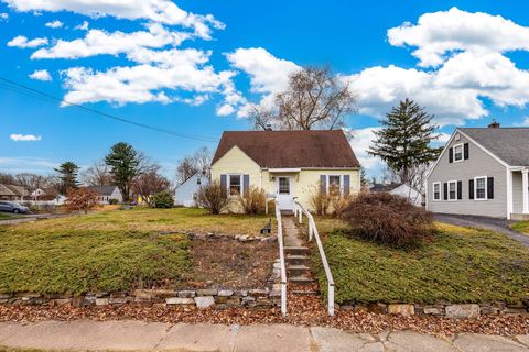 Photo of 63 Winding Lane, East Hartford, CT 06118 (MLS # 24142406)