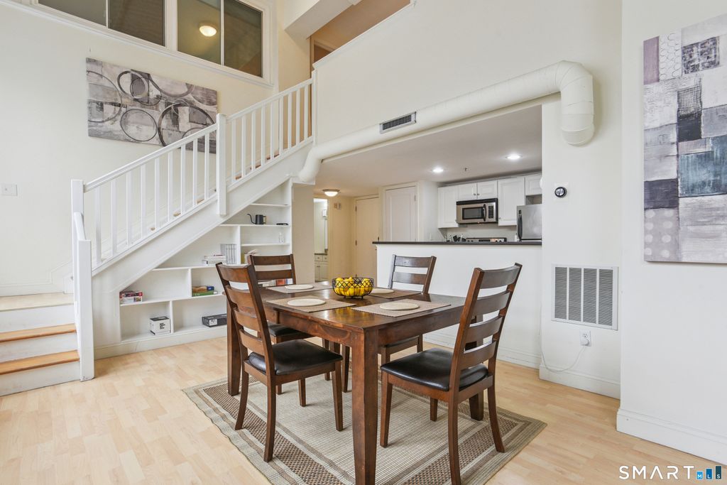 Photo of 124 Court Street #5, New Haven, CT 06511 (MLS # 24164146)