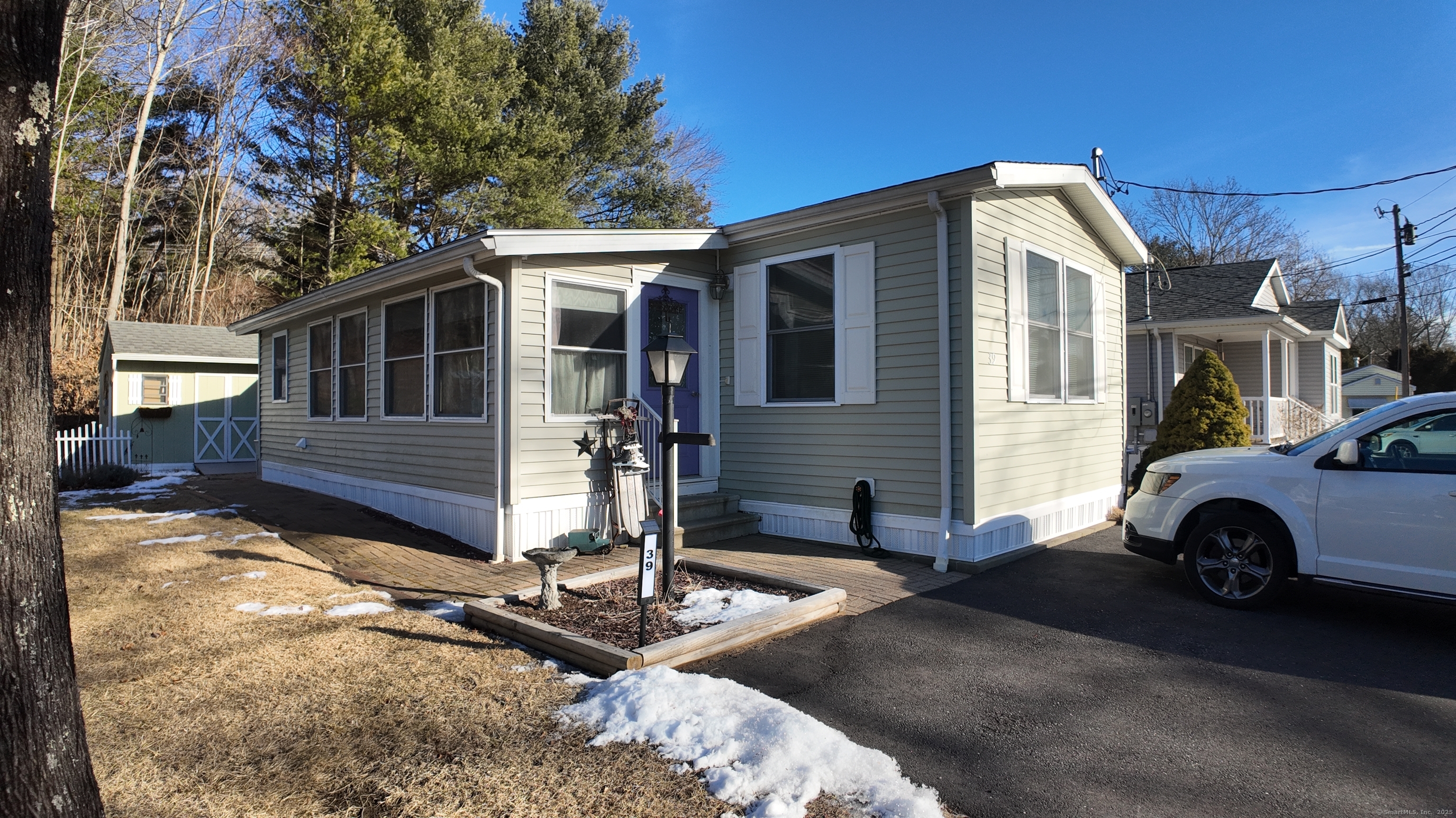 Maplewood Road, Mansfield, Connecticut - 1 Bedrooms  
1 Bathrooms  
6 Rooms - 