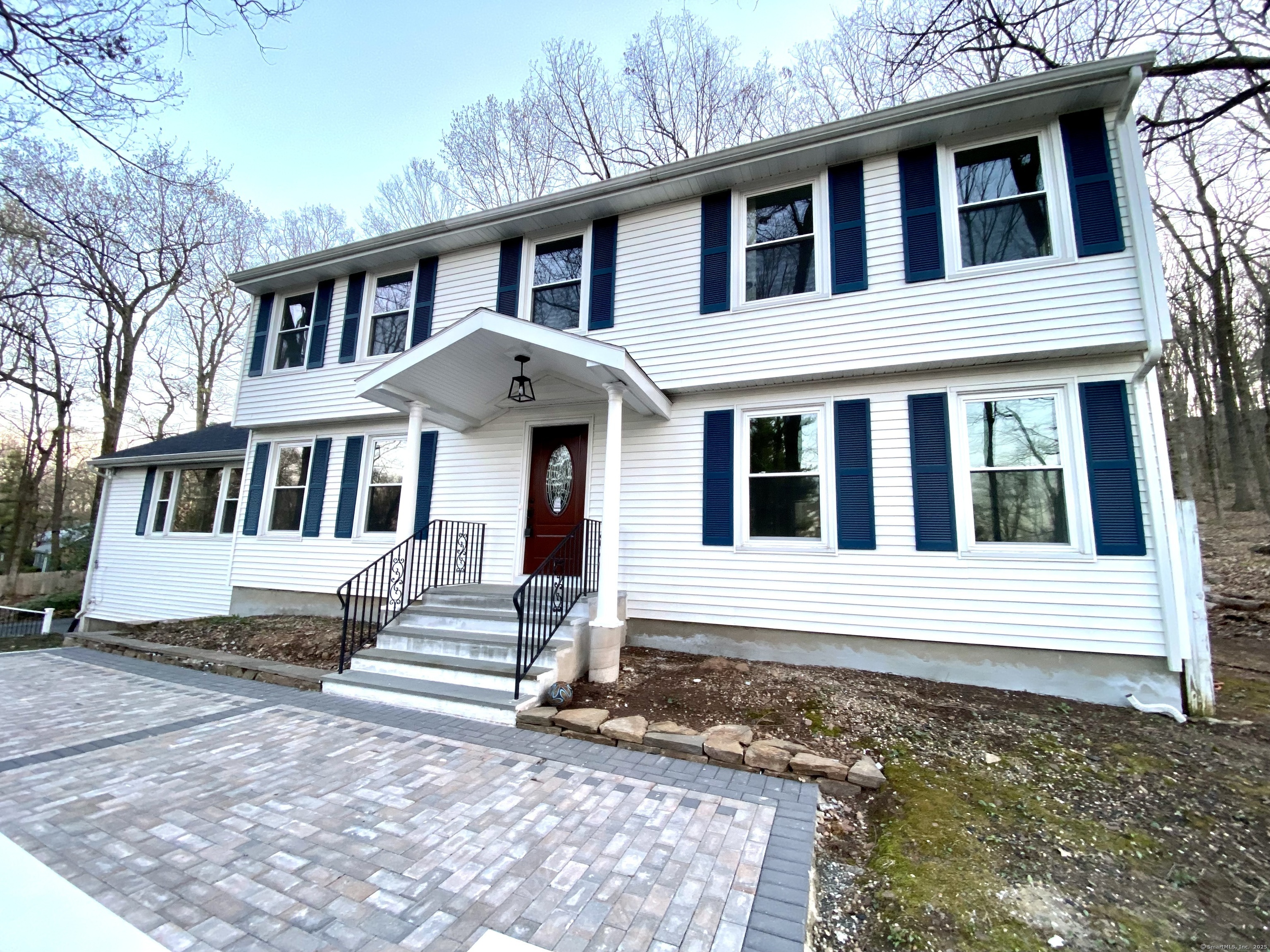 Simsbury Road, Bloomfield, Connecticut - 4 Bedrooms  
3 Bathrooms  
8 Rooms - 