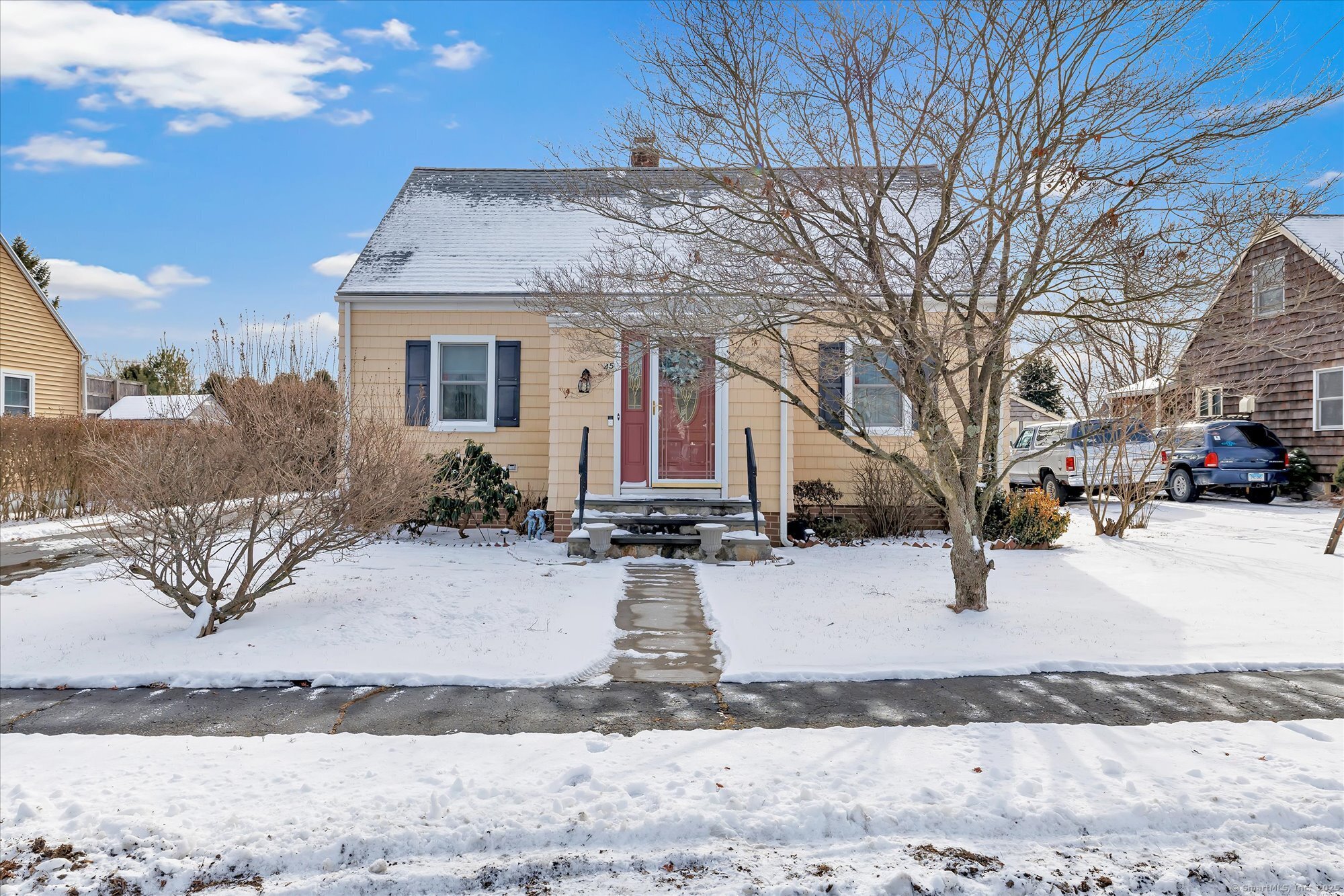 Arbor Drive, Fairfield, Connecticut - 2 Bedrooms  
2 Bathrooms  
6 Rooms - 