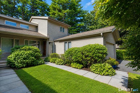 Photo of 6 Acorn Glen #6, Avon, CT 06001 (MLS # 24198073)