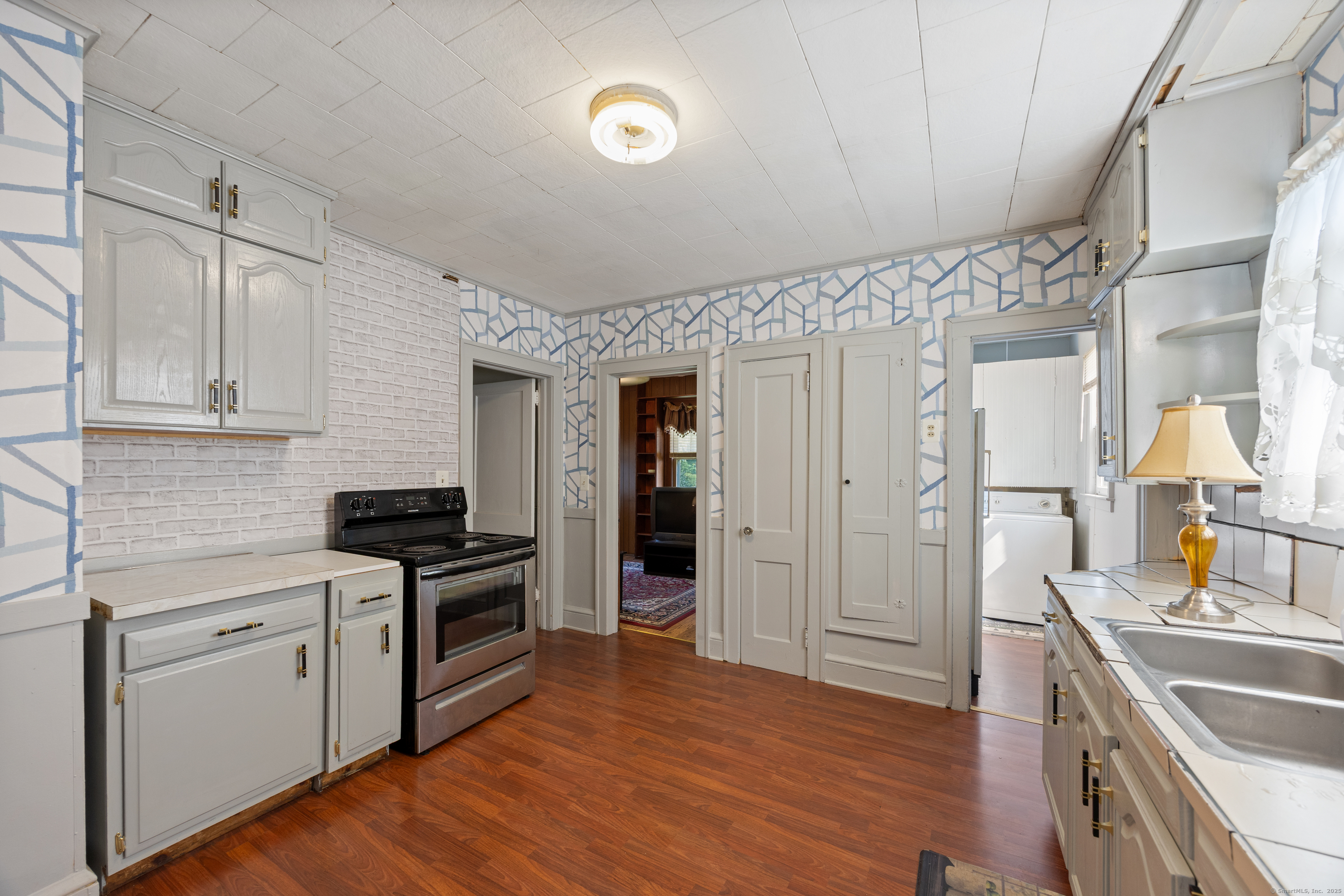 Hartford, Connecticut 06112, United States, 4 Bedrooms Bedrooms, ,2 BathroomsBathrooms,Residential,Active,174841