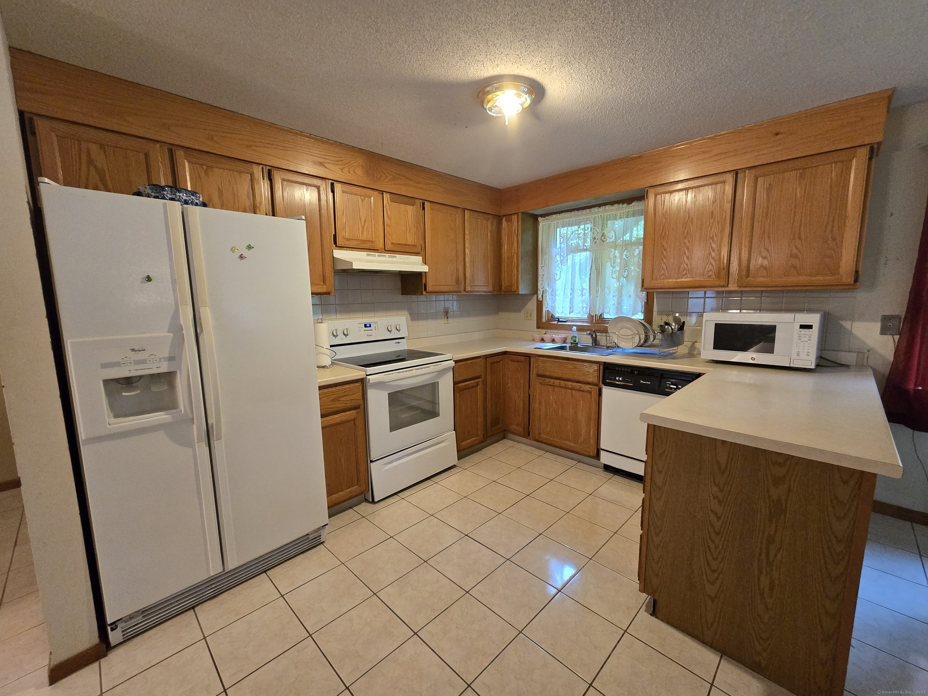 16 Landing Circle, Windsor, Connecticut image 10