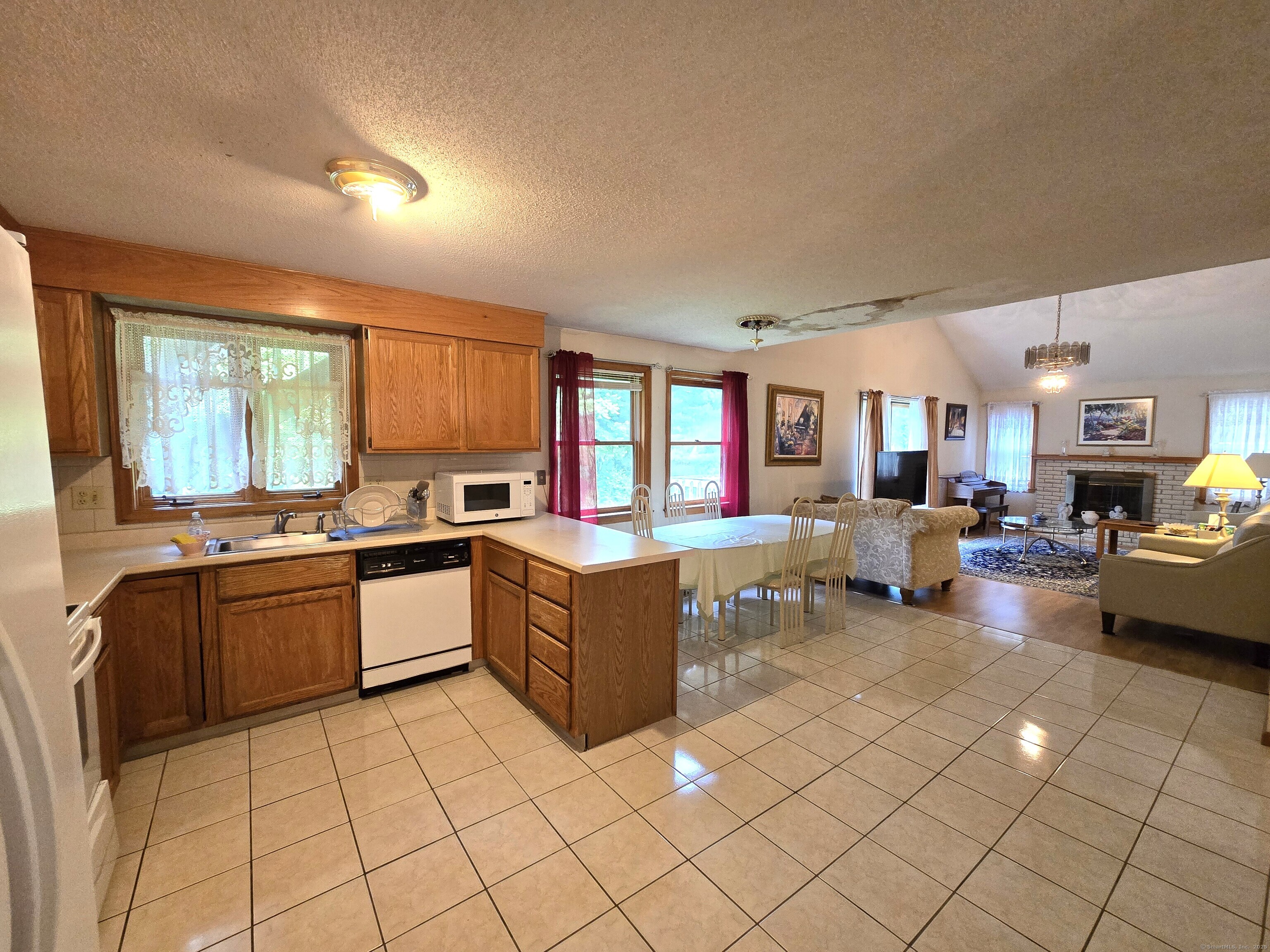 16 Landing Circle, Windsor, Connecticut image 8