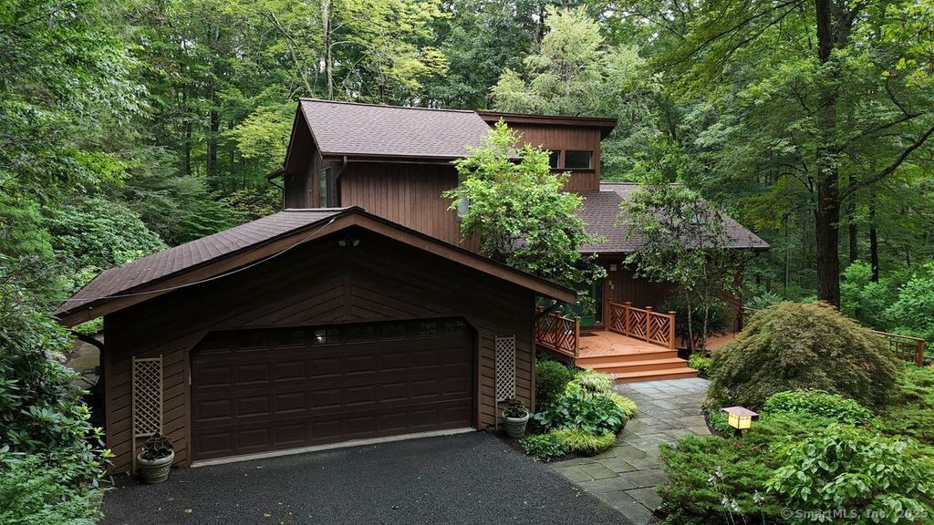 32 Plumb Brook Road