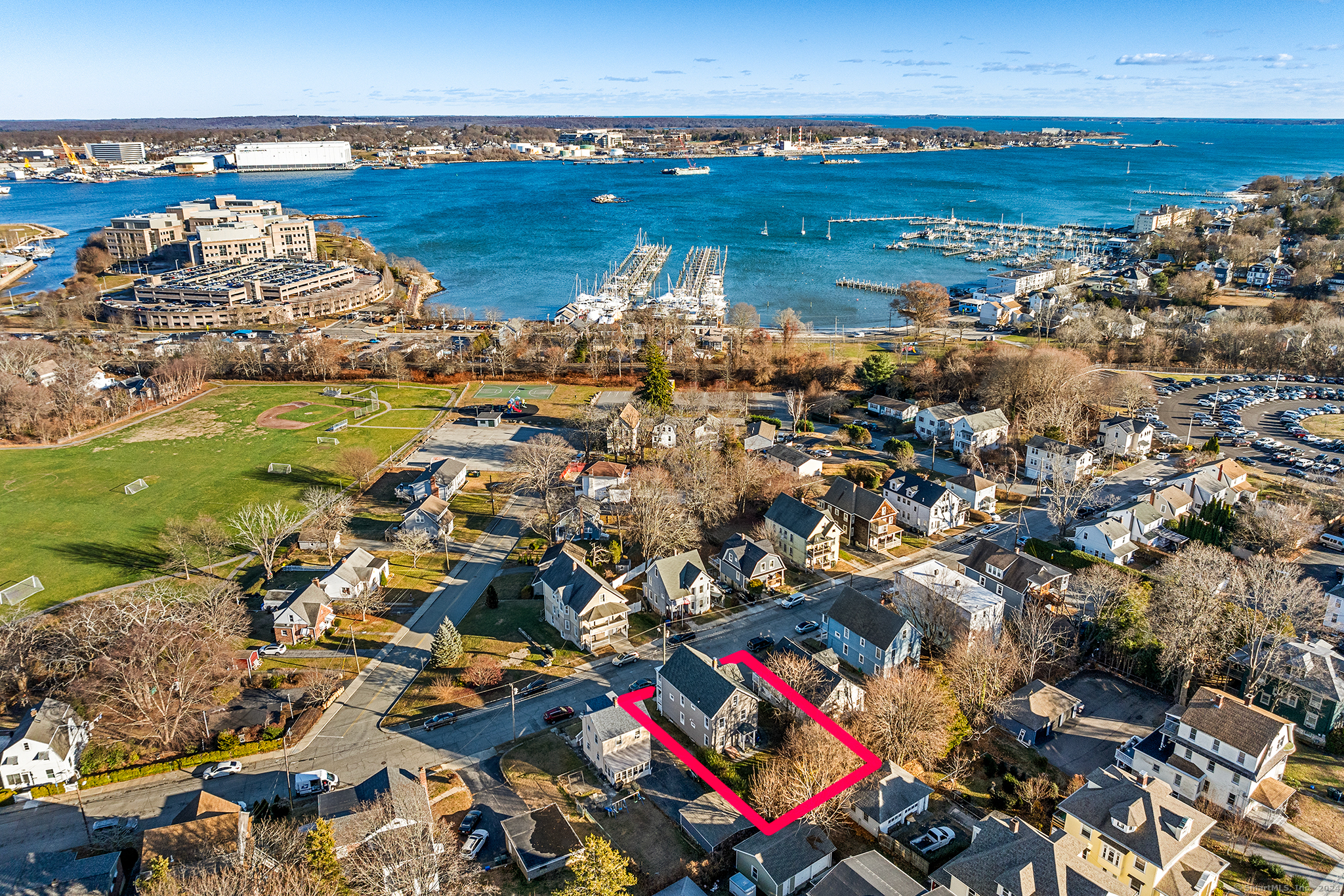 Riverview Avenue 2, New London, Connecticut - 3 Bedrooms  
1 Bathrooms  
5 Rooms - 