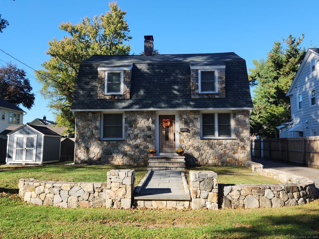 Photo of 27 Bradley Street, Fairfield, CT 06824 (MLS # 24132838)